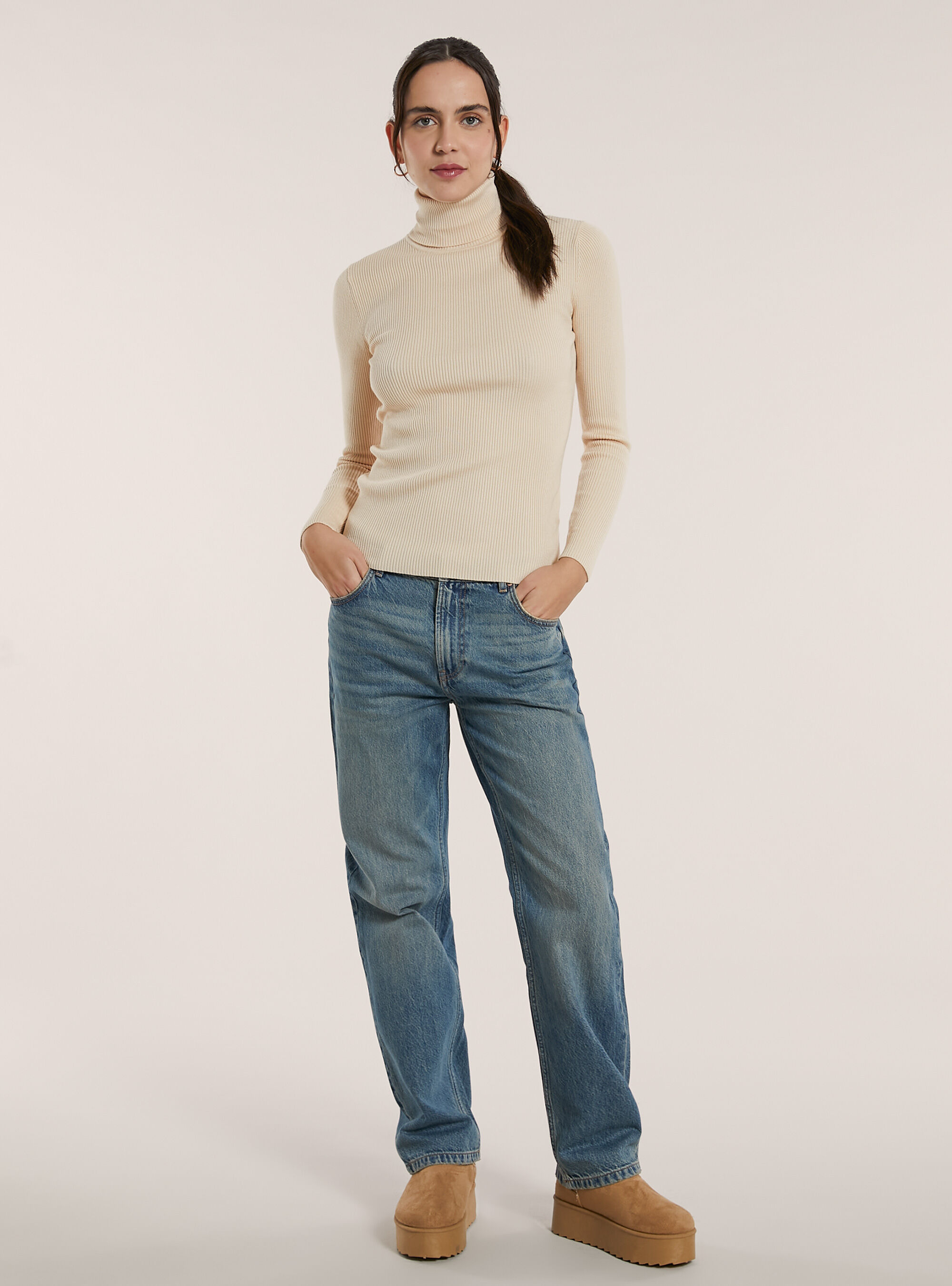 Maglia a collo alto a coste