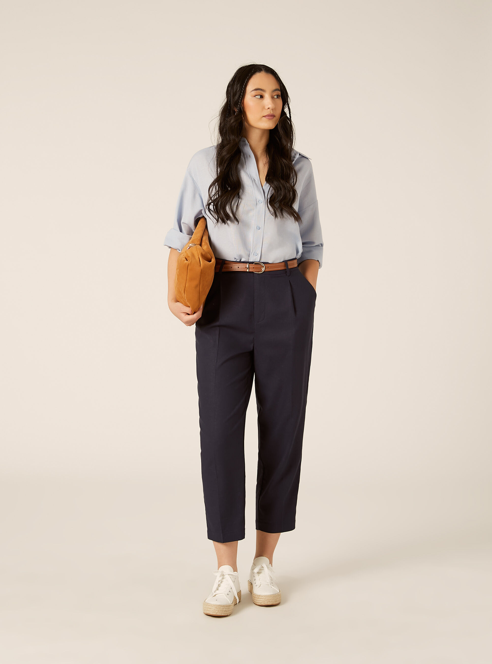 Pantaloni dritti in misto lino con cintura