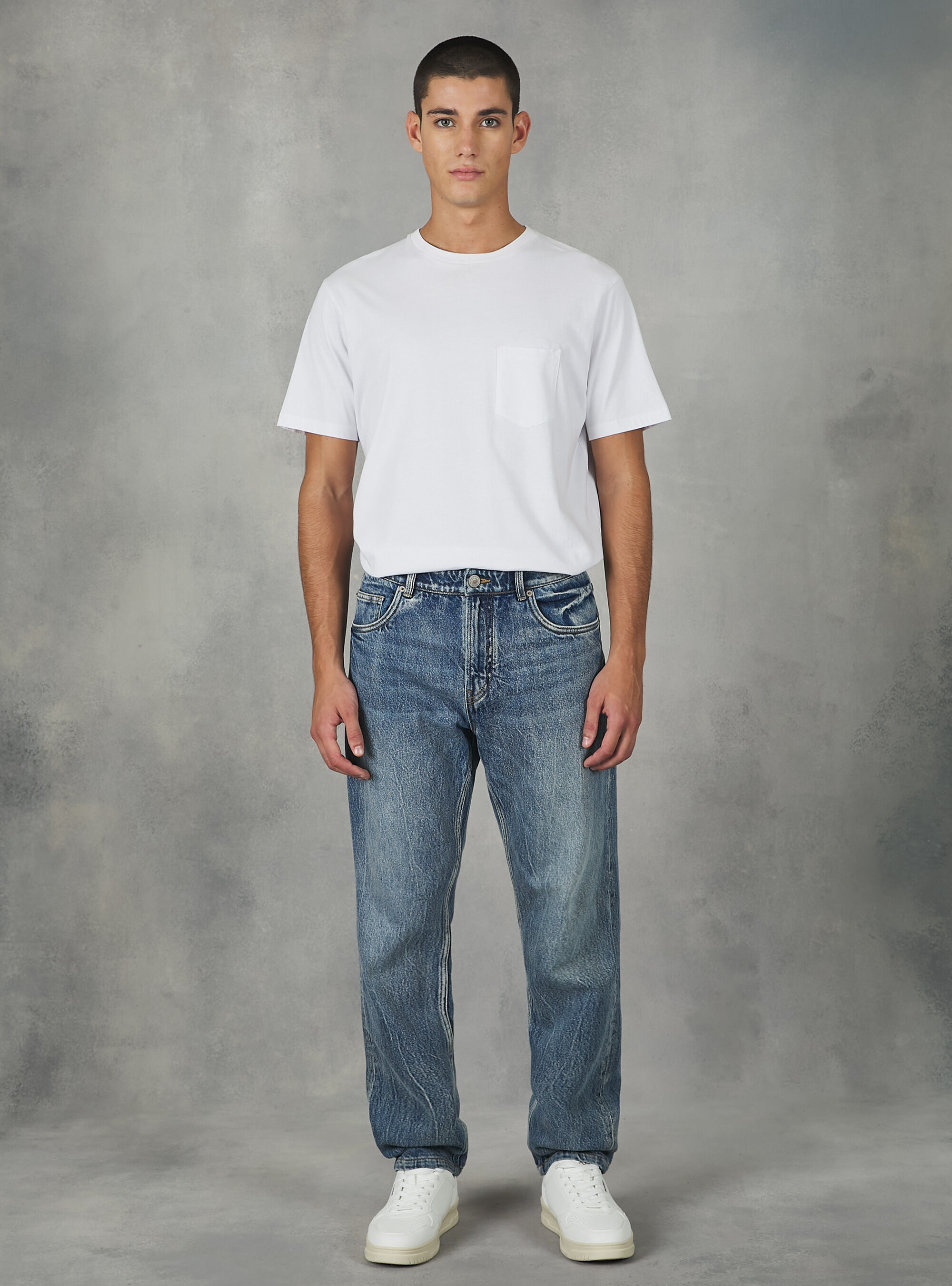 Jeans en coton &agrave; coupe droite, D002 MEDIUM DARK BLUE