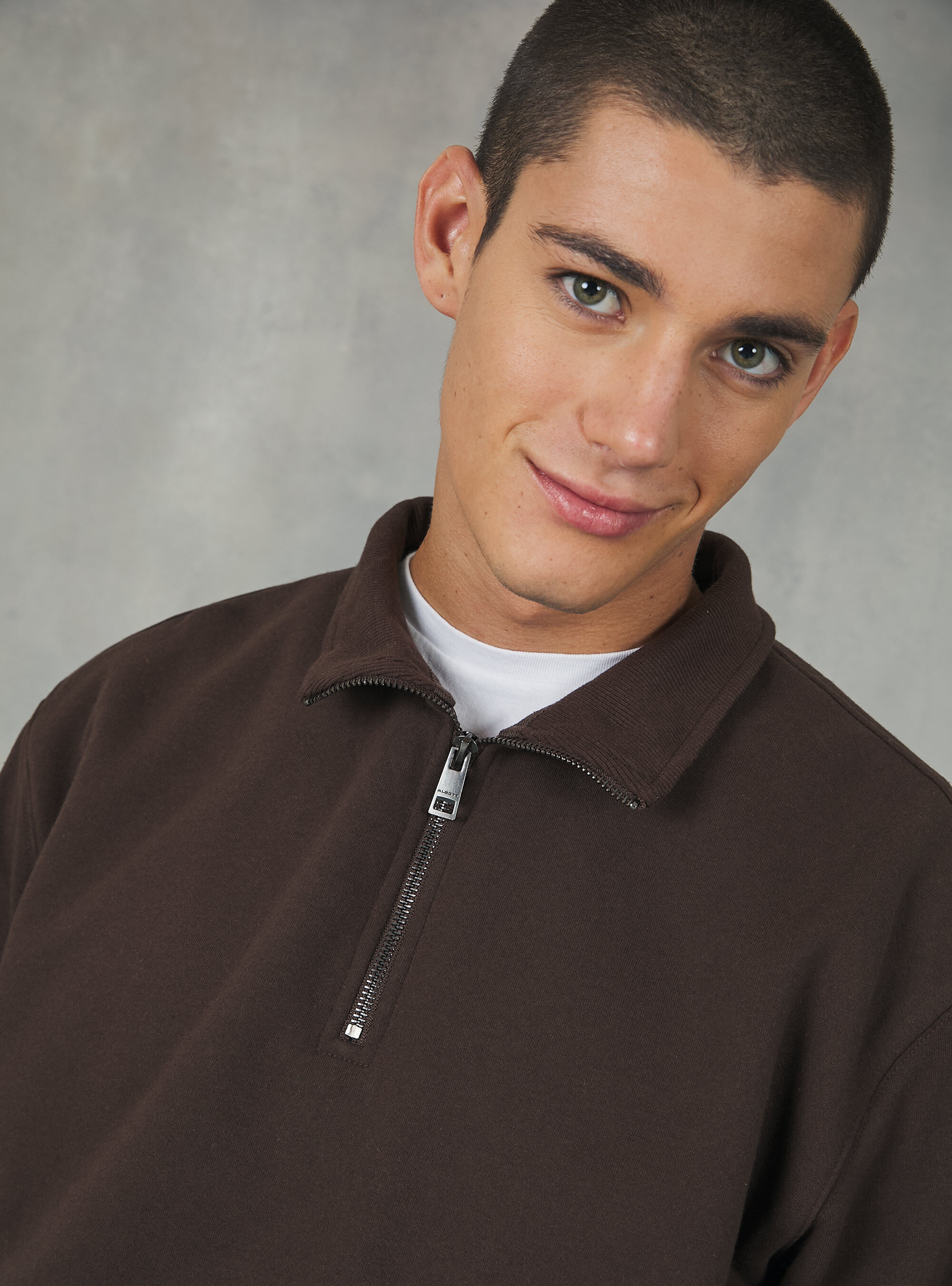 Plain coloured half neck sweatshirt Alcott Men s Sweatshirts