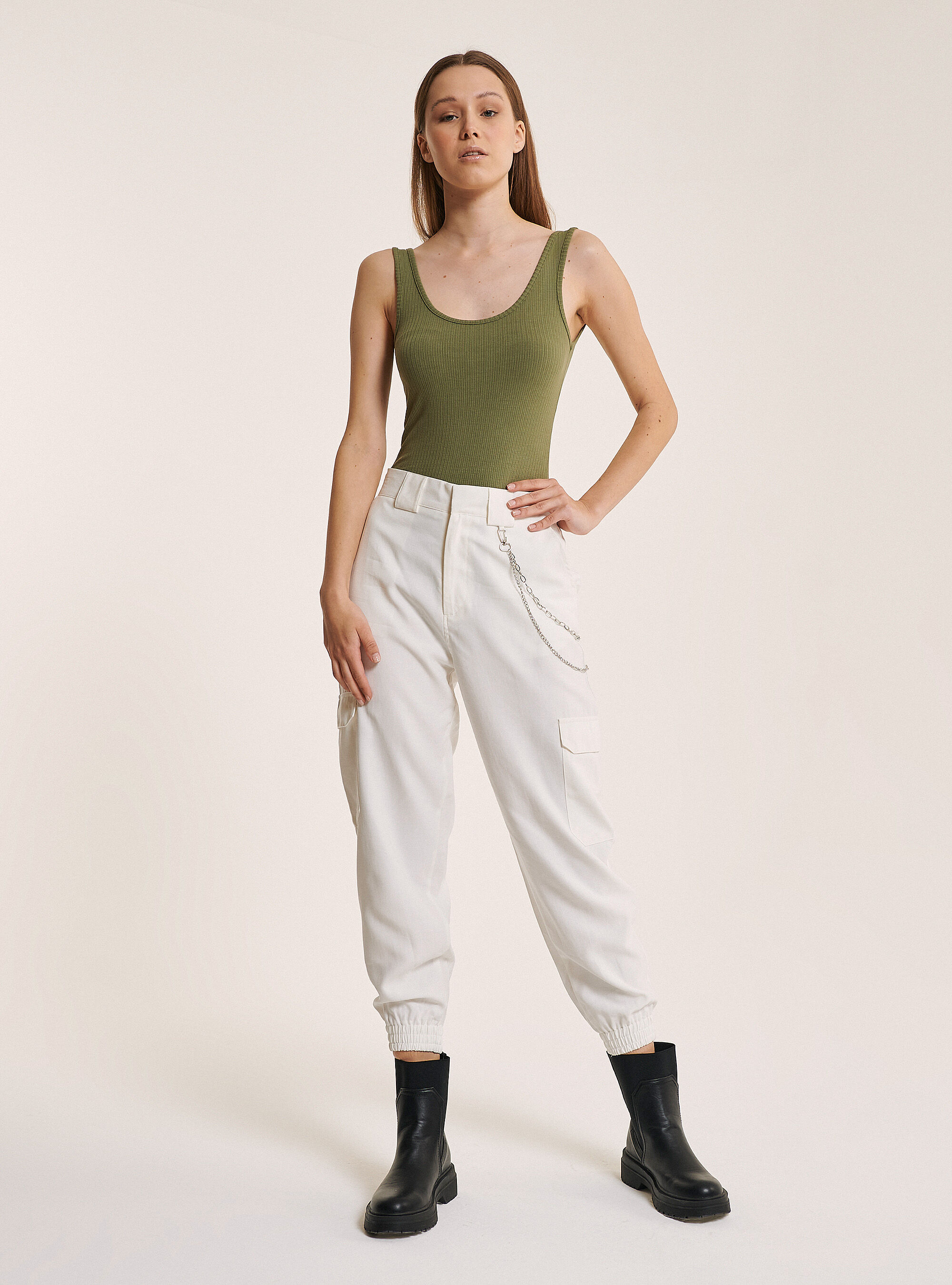 Pantalon comfort fit avec poches et cha&icirc;ne, C009 ICE