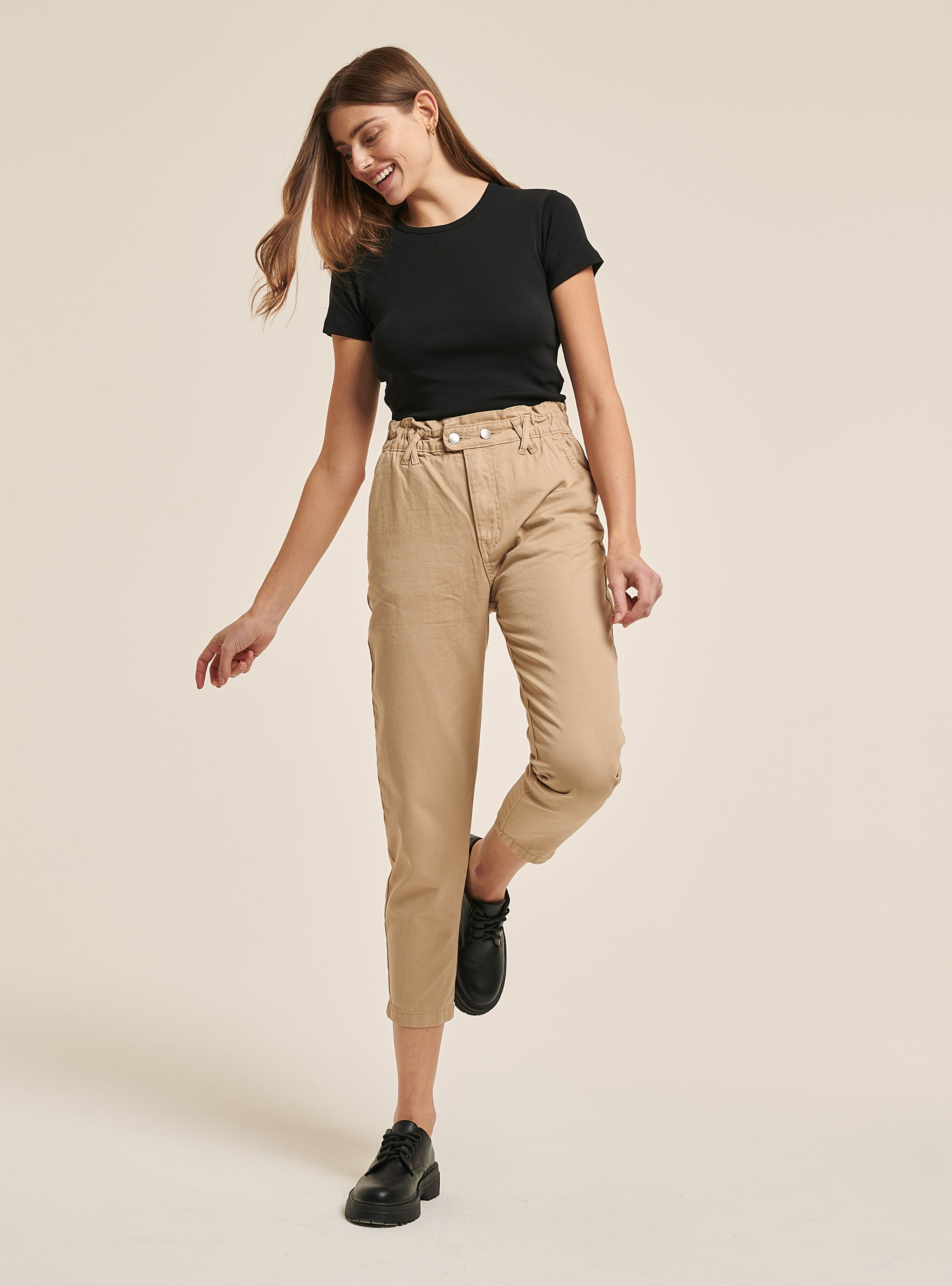 Pantaloni on sale beige donna