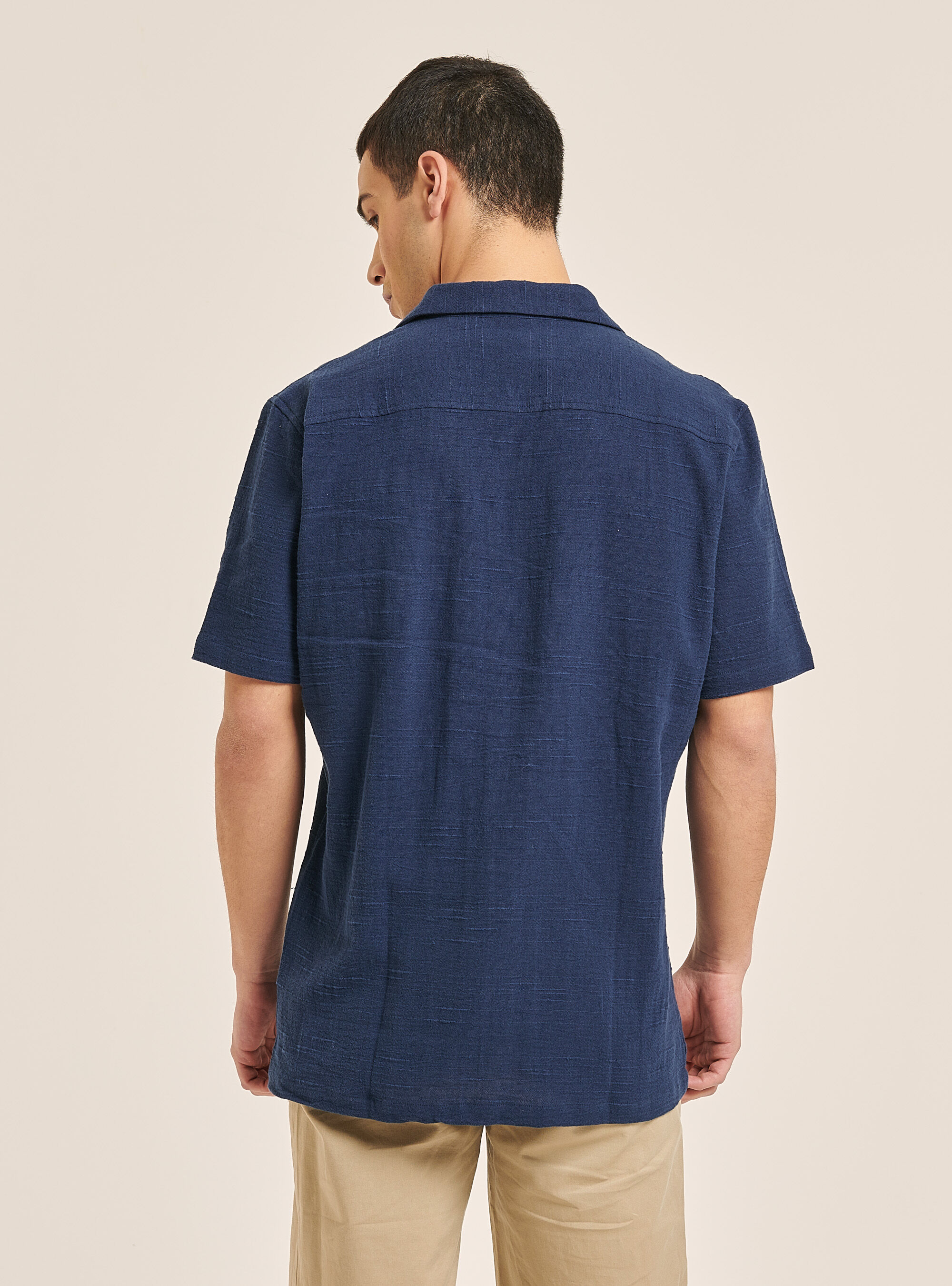 Camisa de mezcla de lino con bolsillo en el pecho y cuello bowling, AZUL MARINO