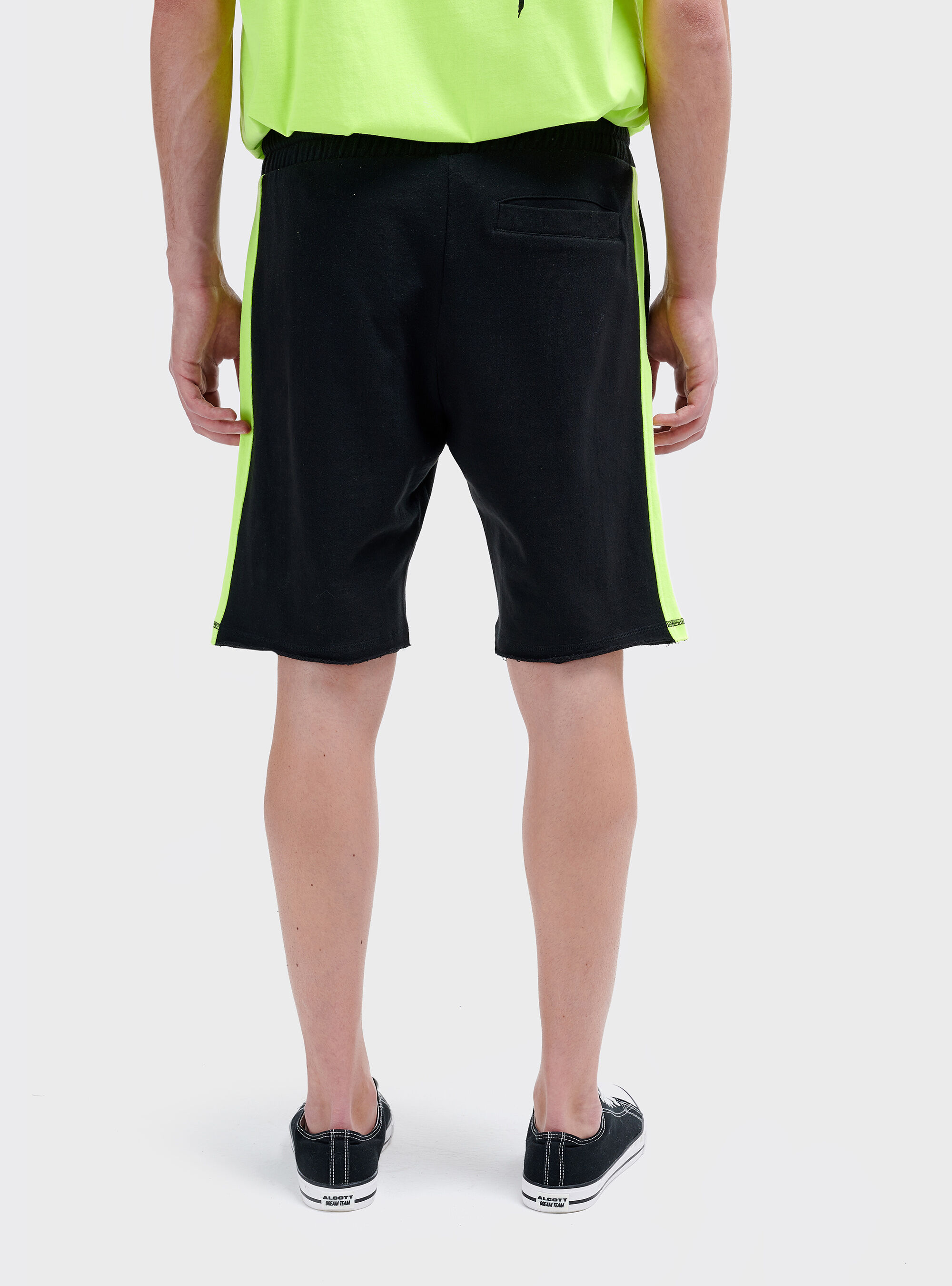 Bermuda de jogging avec bande lat&eacute;rale, C101 BLACK