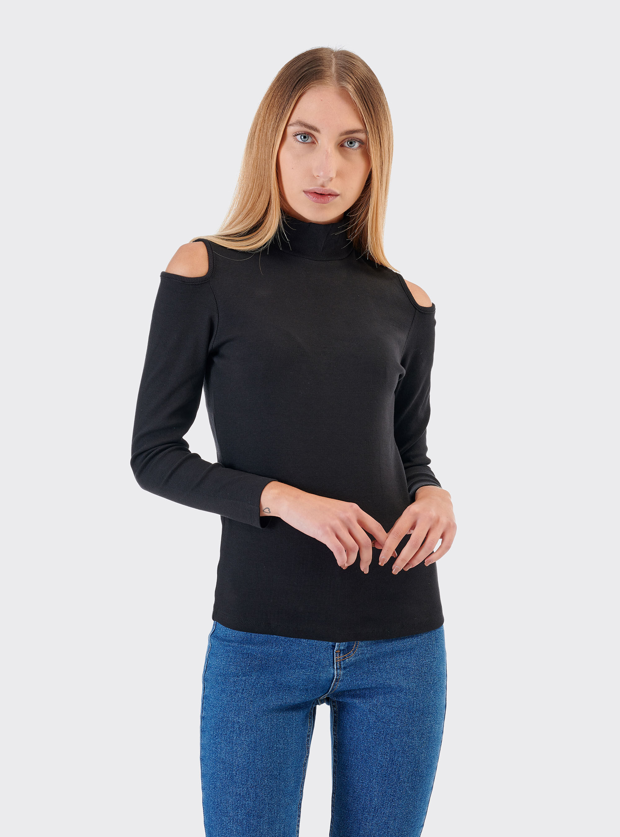 maglia con spalle scoperte