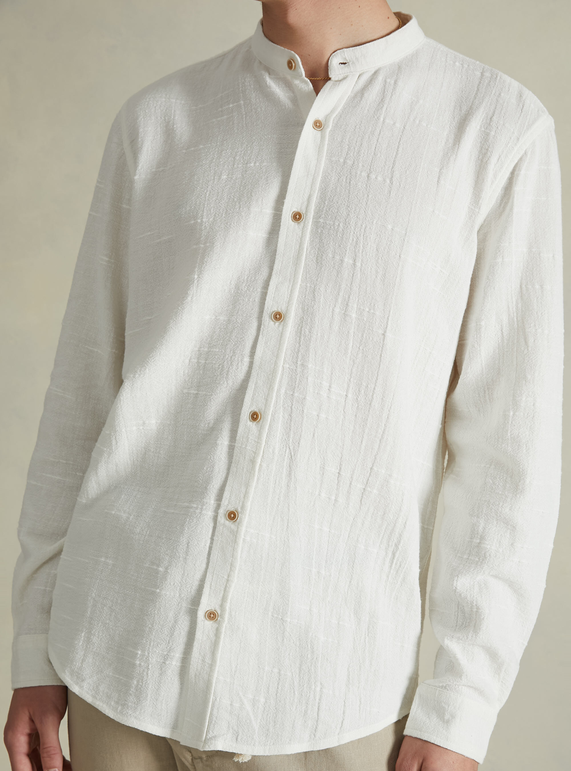 Camisa en mezcla de lino con cuello mandar&iacute;n, WH2 WHITE