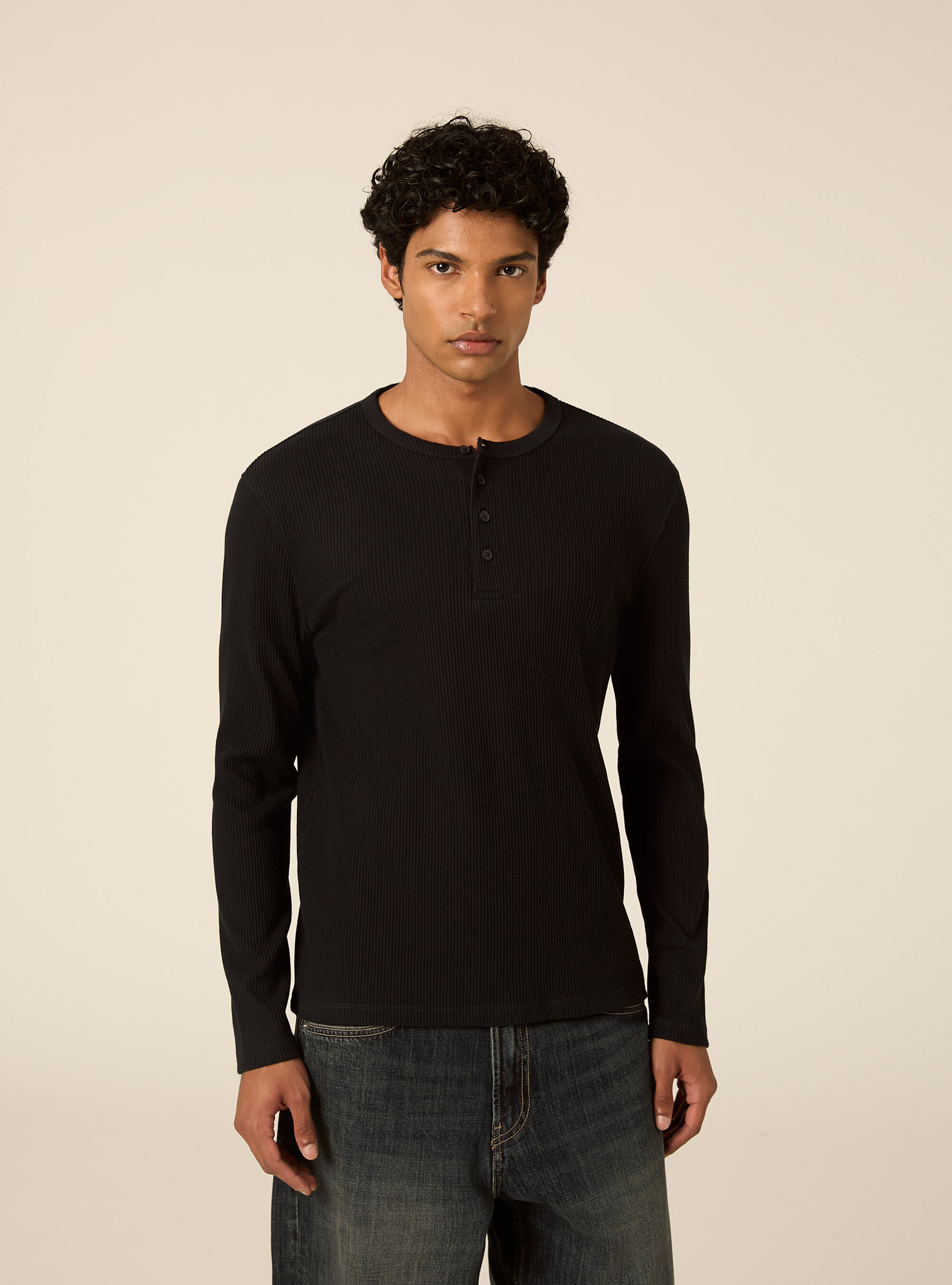 T-shirt henley a coste con  manica lunga
