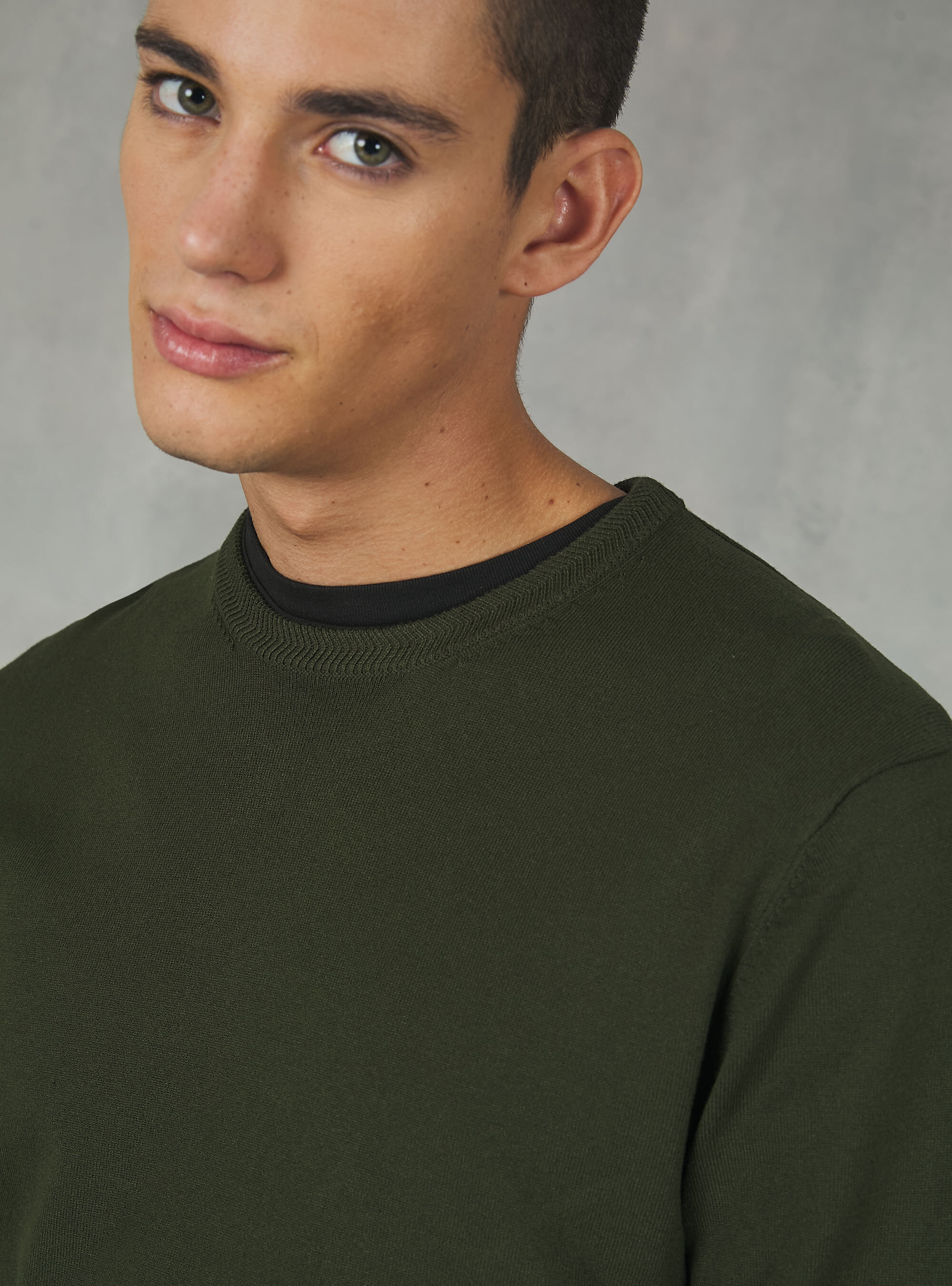 Round-neck pullover made of sustainable viscose Ecovero, KY1 KAKY DARK