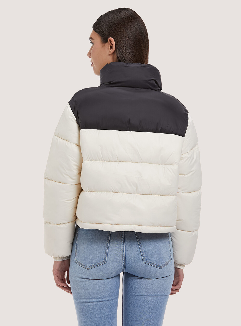 Modelo De Moda En Chaqueta Recortada Y Foto de archivo - Imagen de moderno, tilo: 296708776 Modelo De Moda En Chaqueta Recortada Y Foto de archivo - Imagen de moderno, tilo: 296708776