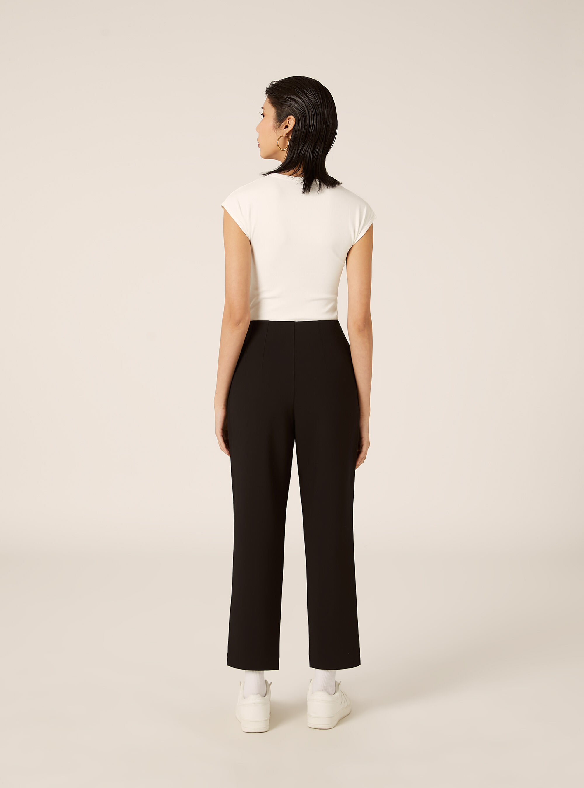 Einfarbige Hose mit Bundfalten, BK1 BLACK