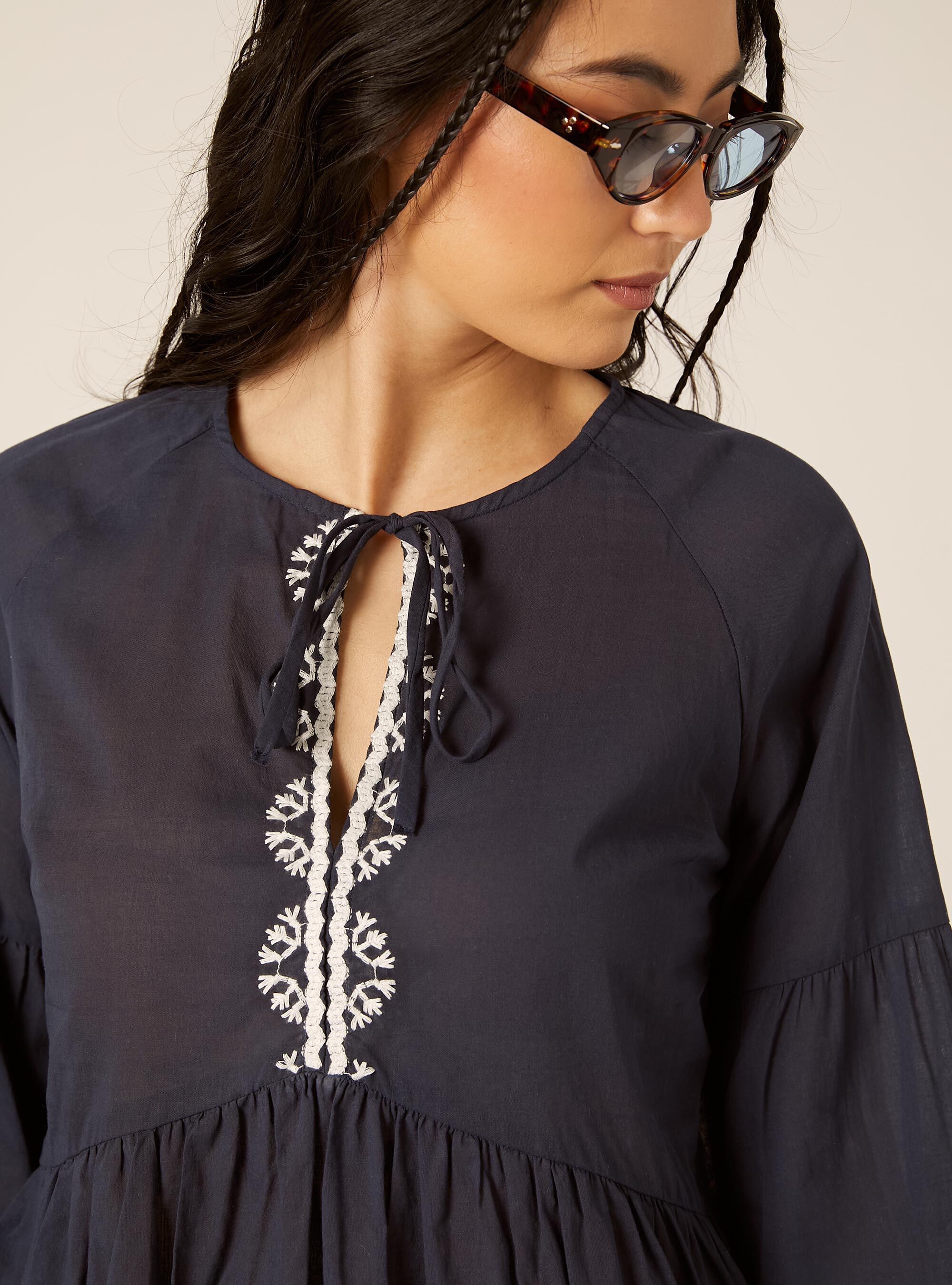Blusa fluida con bordados, NA2 NAVY MEDIUM