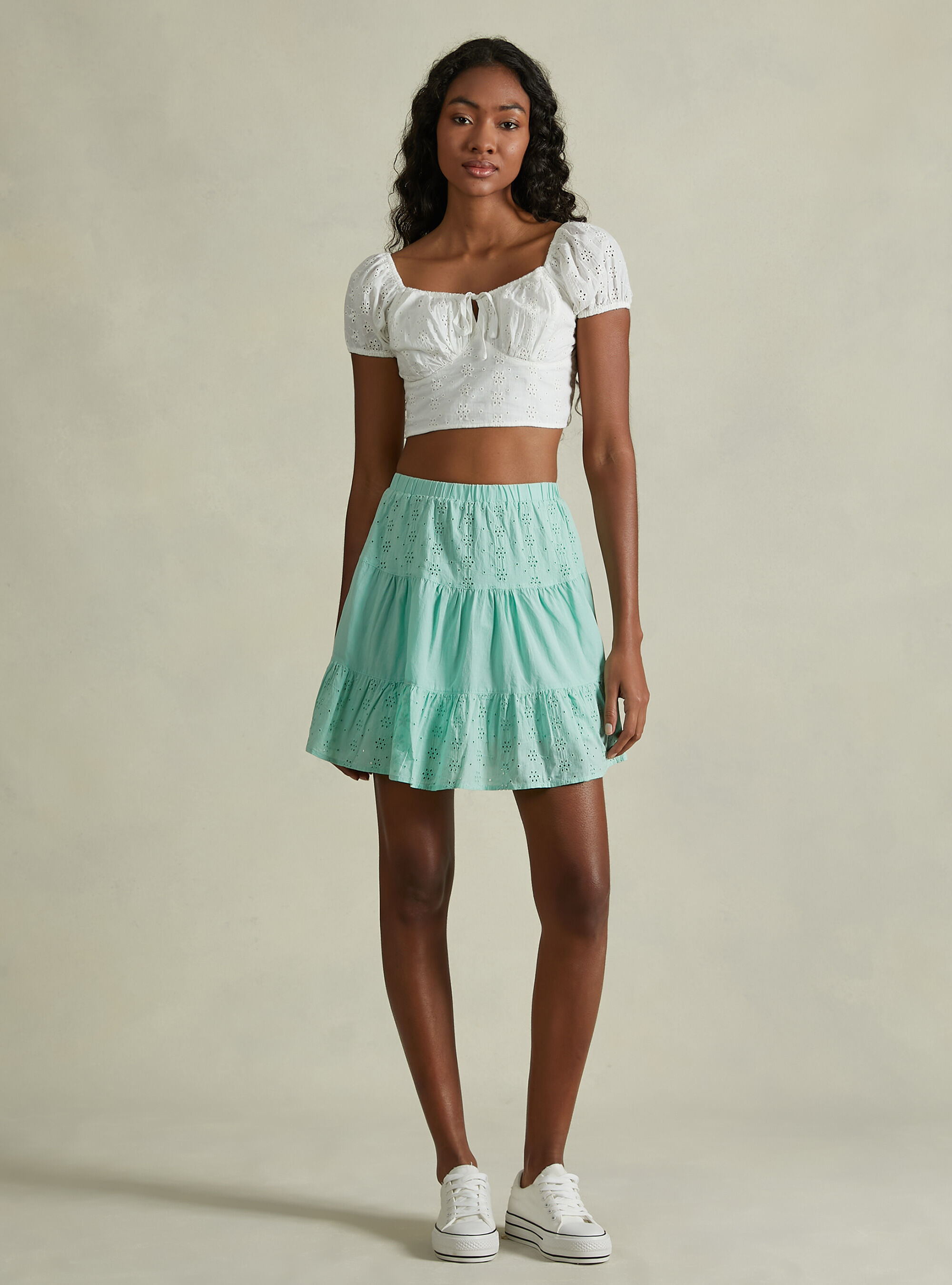 Blusa corta sales de encaje