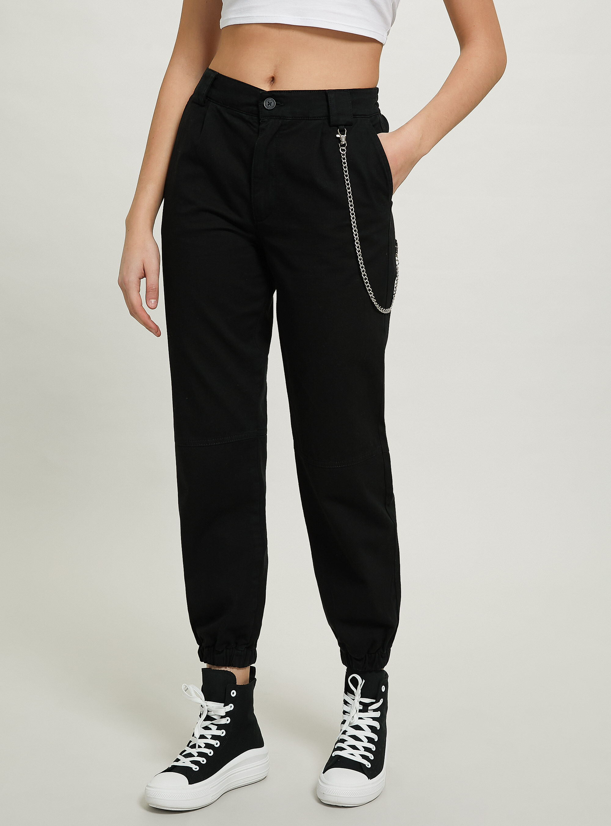 Jogger with chain on sale