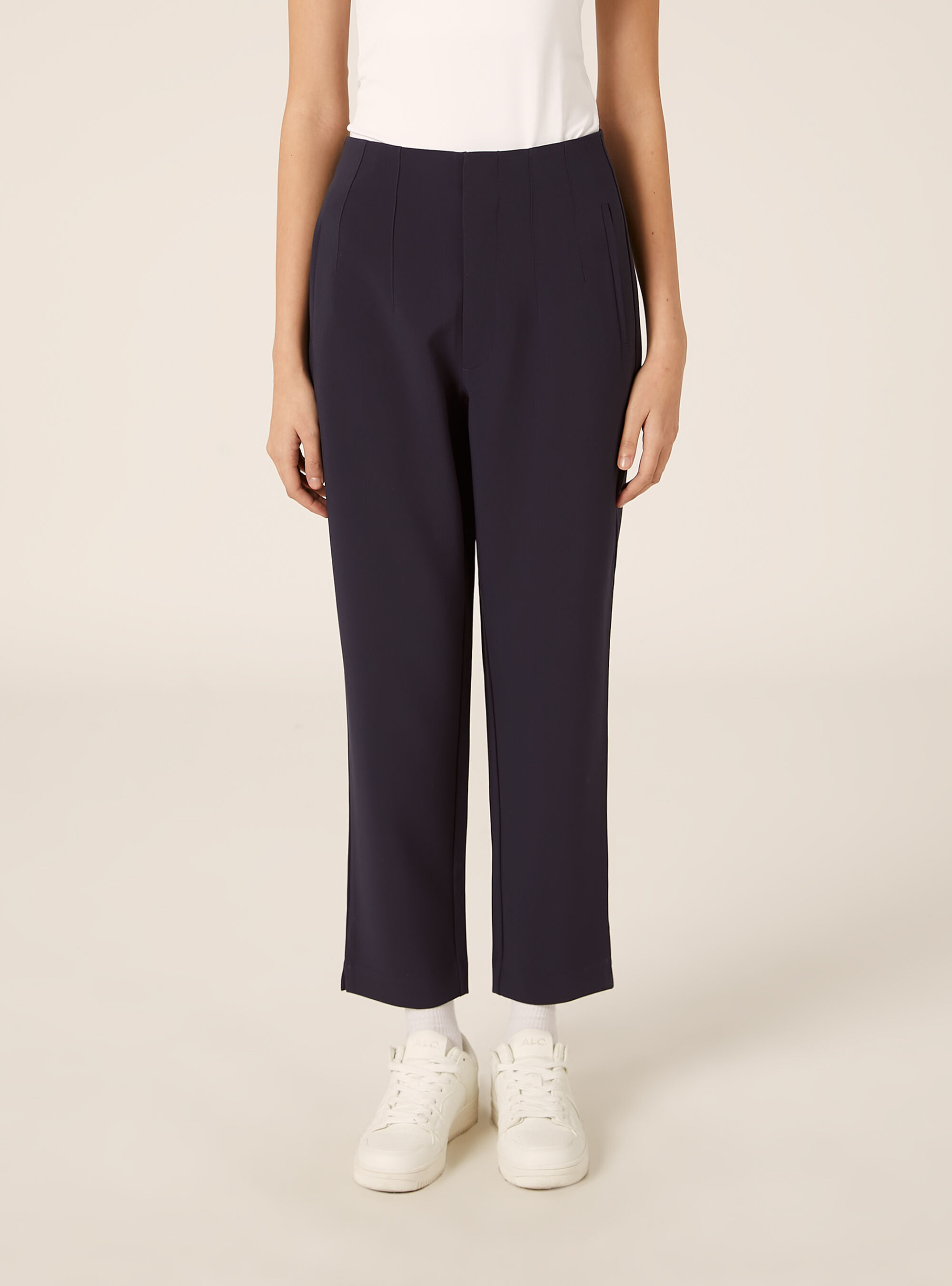 Einfarbige Hose mit Bundfalten