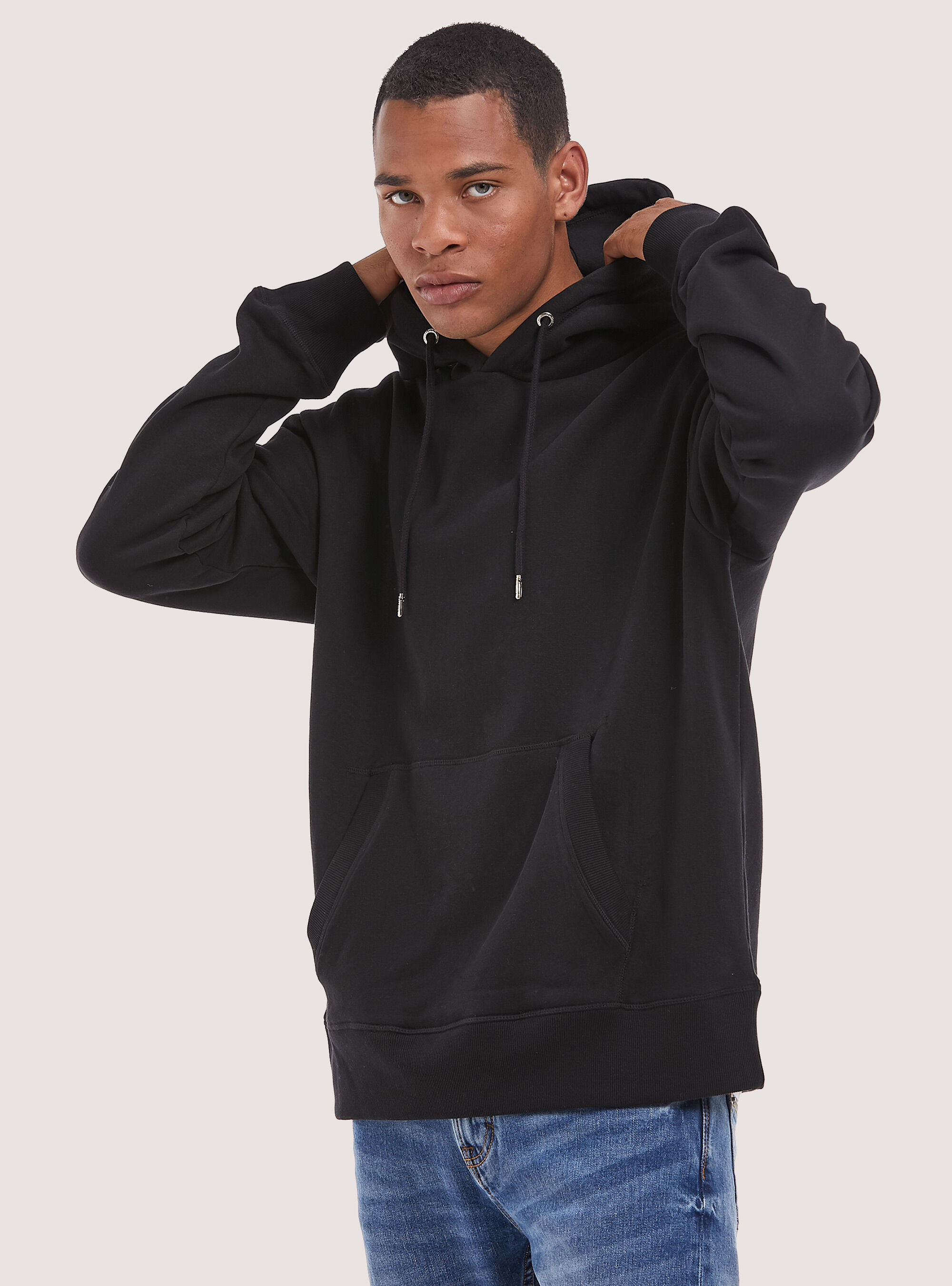 Sweatshirt with hood and pouch pocket