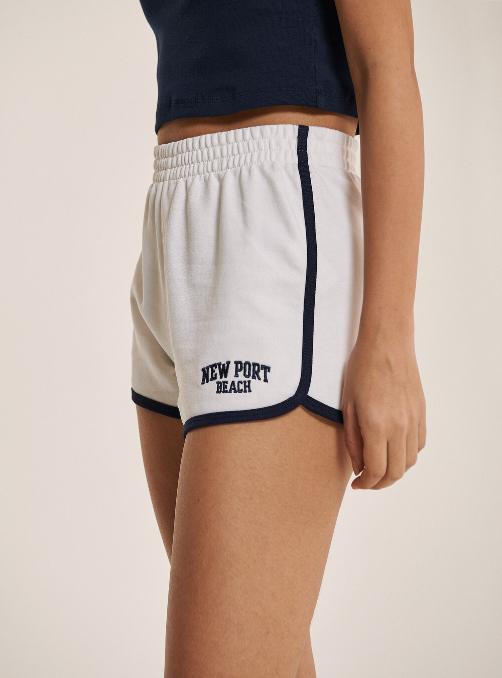100% cotton fleece shorts with contrasting embroidery and piping