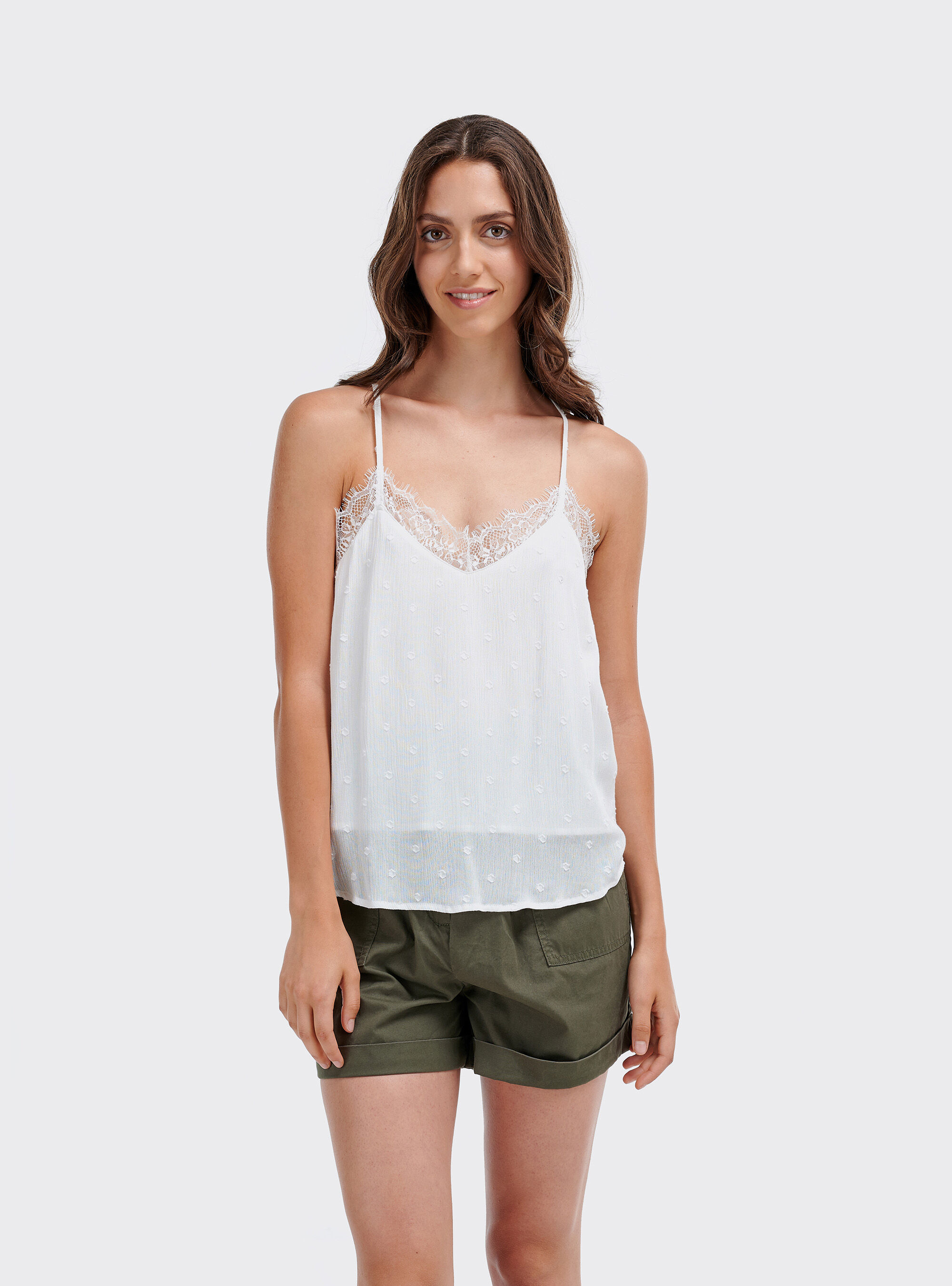 Top con pizzo