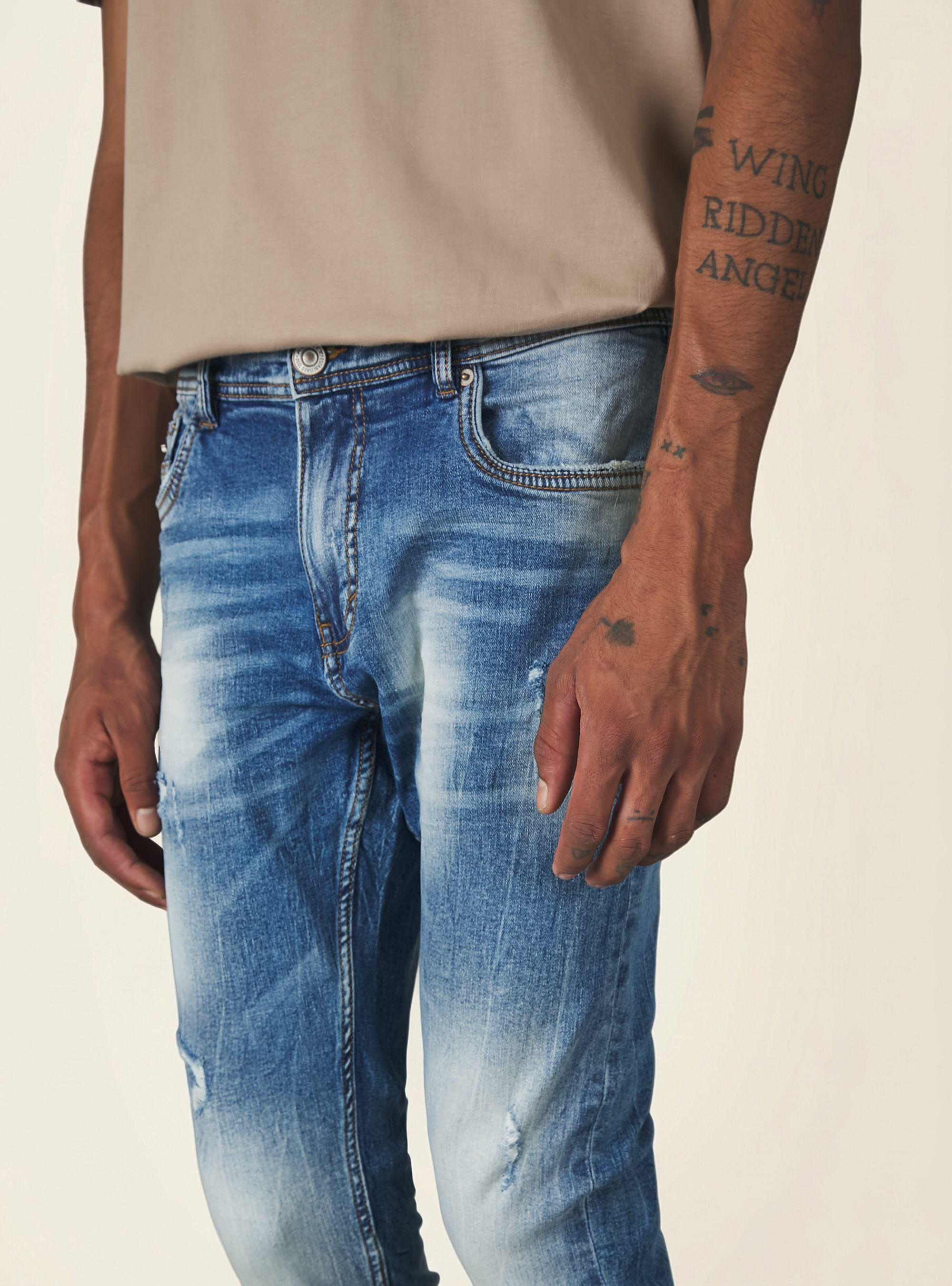 Super skinny jeans with breaks in stretch denim, D004 MEDIUM LIGHT BLUE