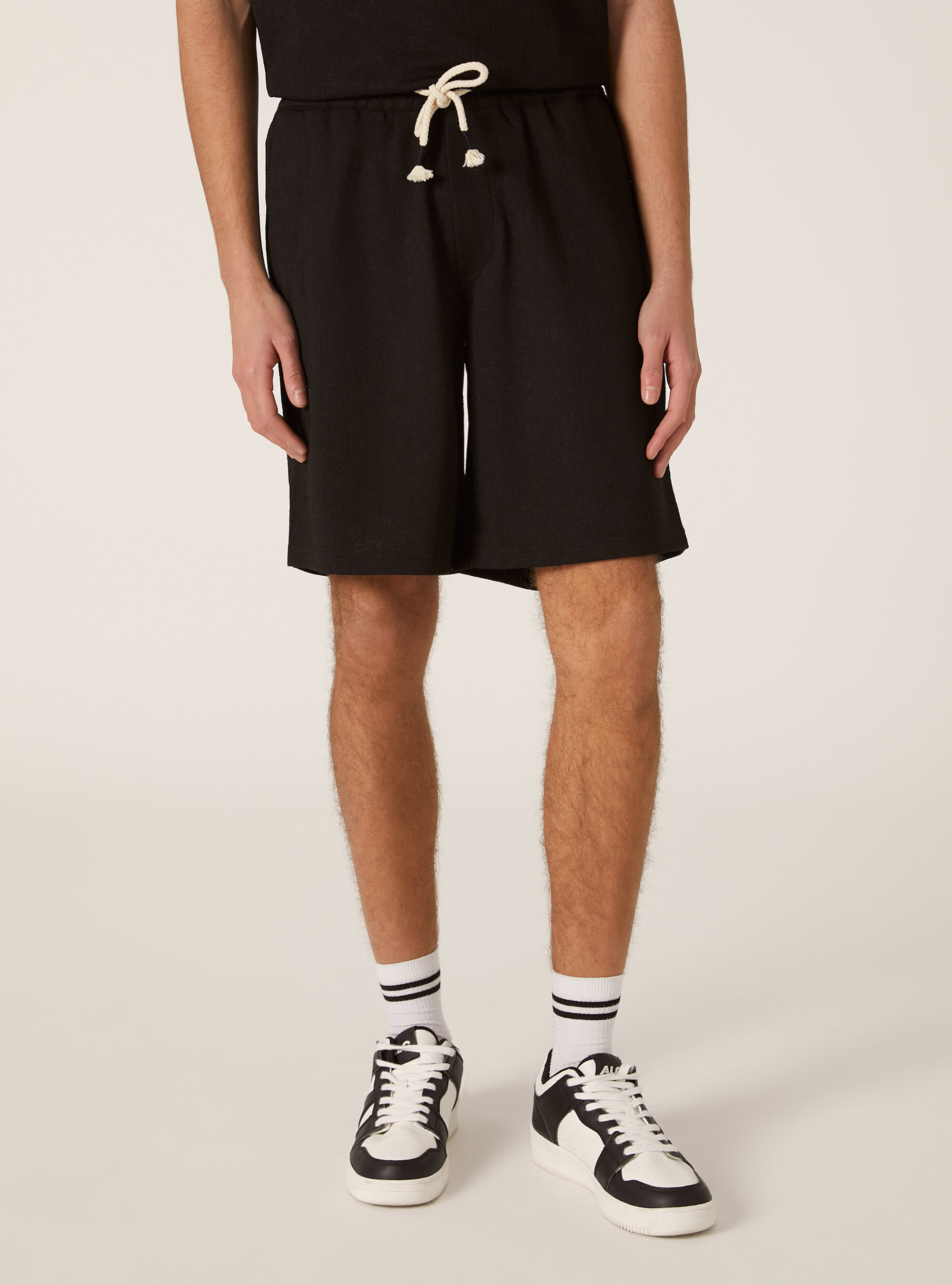 Bermudas con textura y cord&oacute;n ajustable, BK1 BLACK