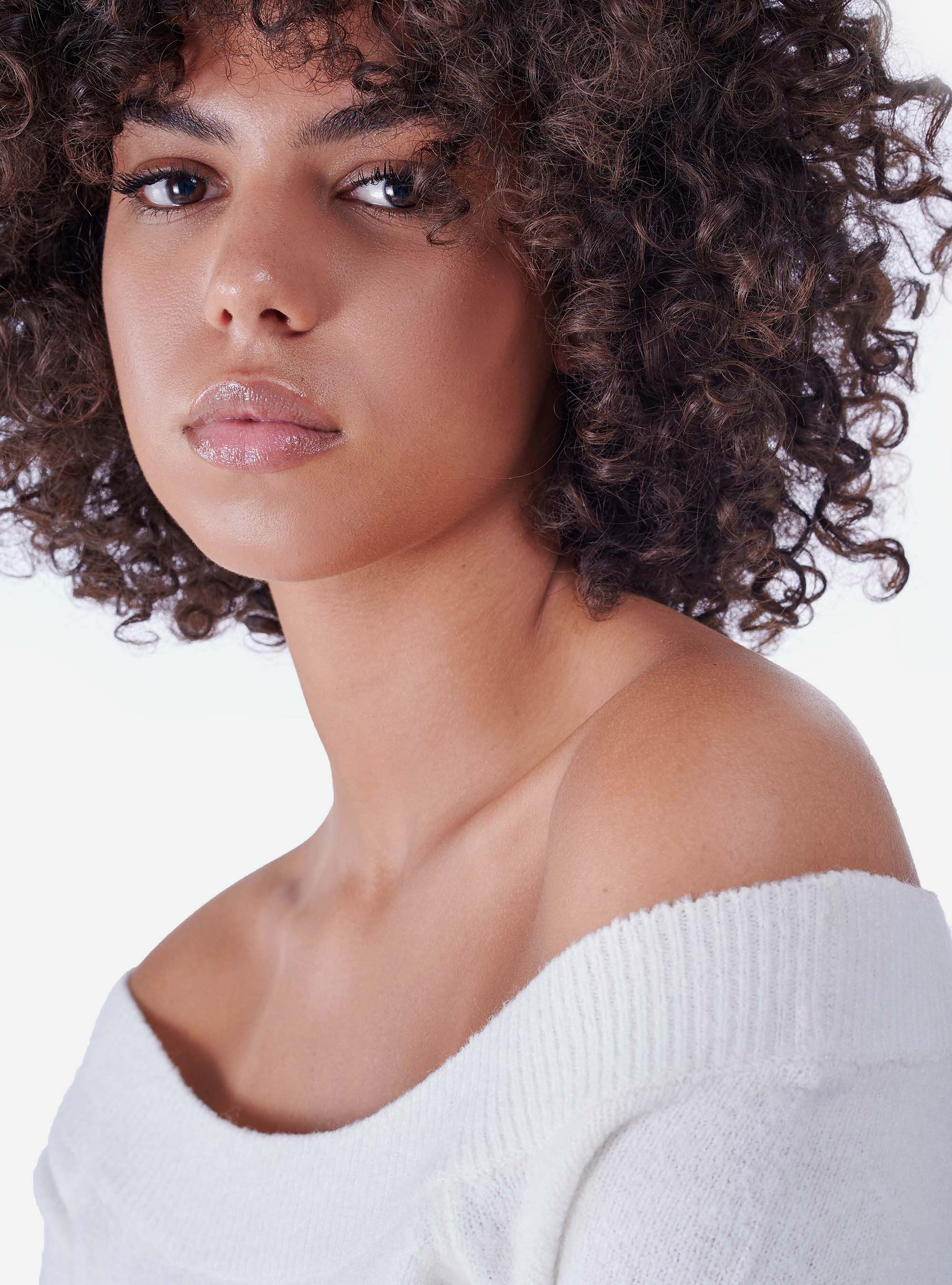 JERSEY CON CUELLO ANCHO, BLANQUECINO