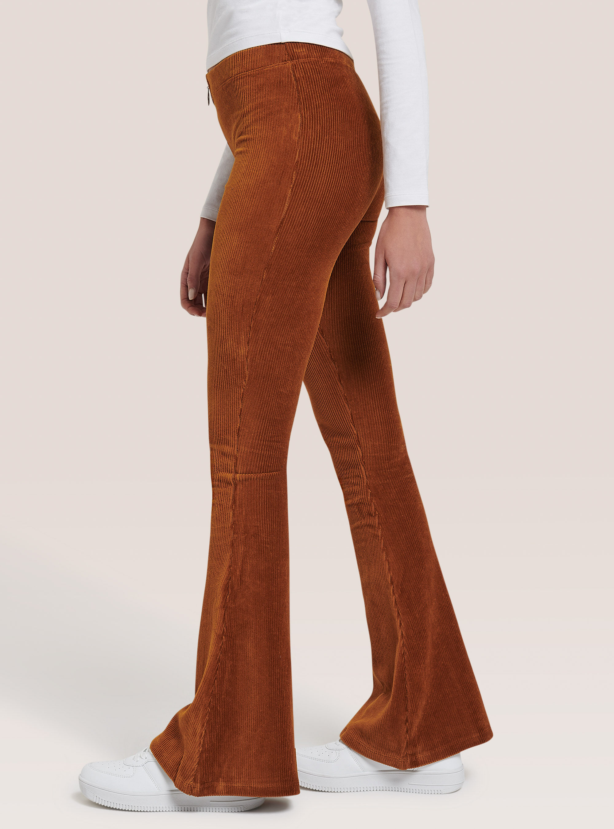 Pantaloni in velluto a costine kick flare