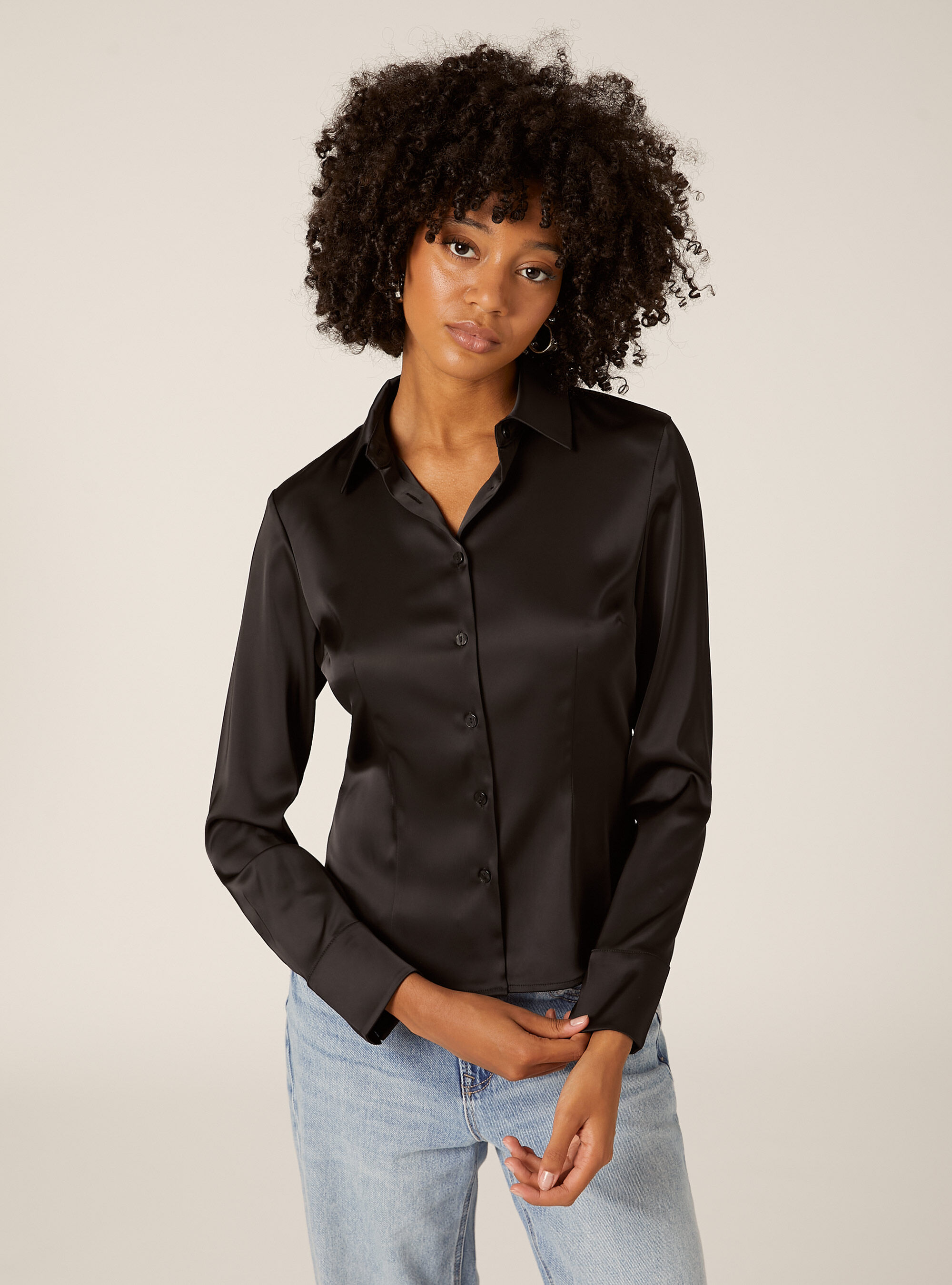 Chemise ajust&eacute;e en satin, BK1 BLACK