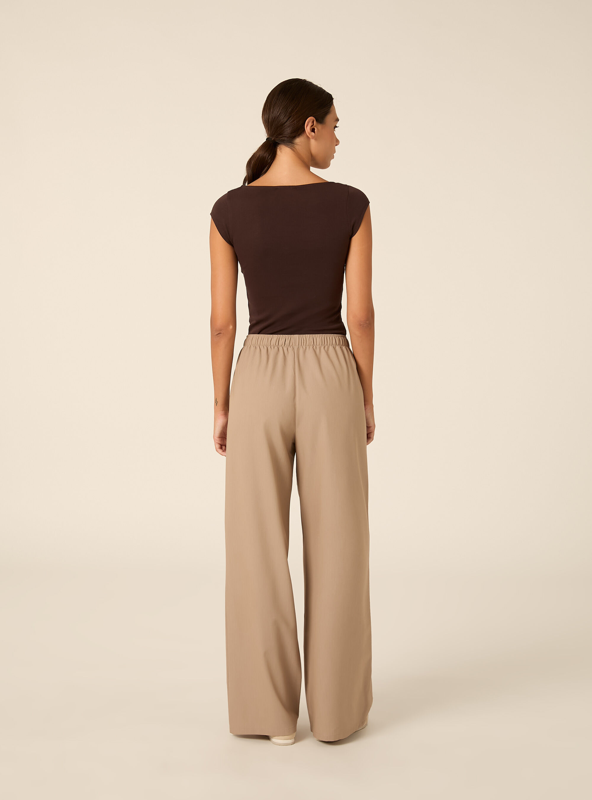T-shirt con scollo a v in pizzo, BR1 BROWN DARK