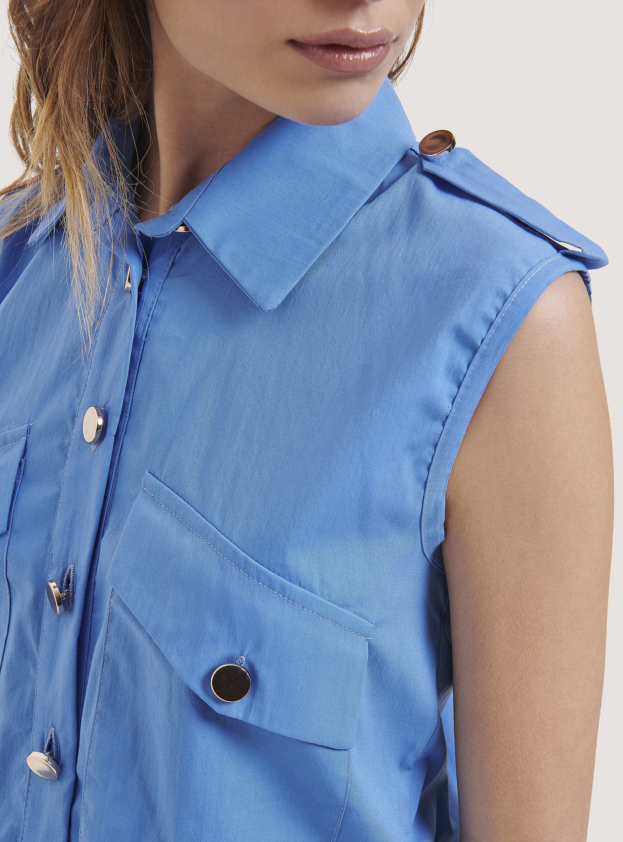 Camicia cropped smanicata con nodo, C0299 AZZURRE