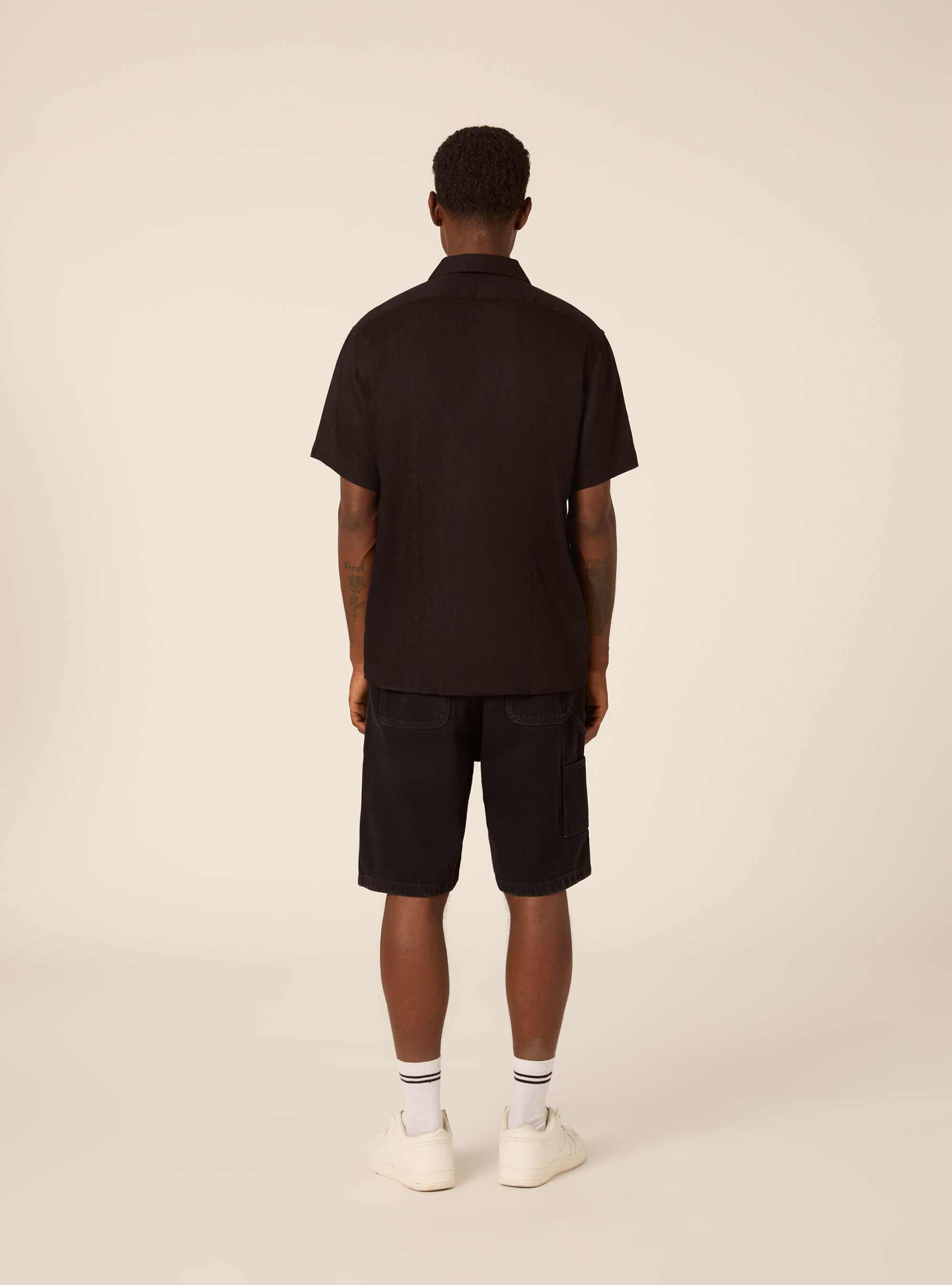 Camicia mezza manica in 100%lino collo bowling, BK1 BLACK