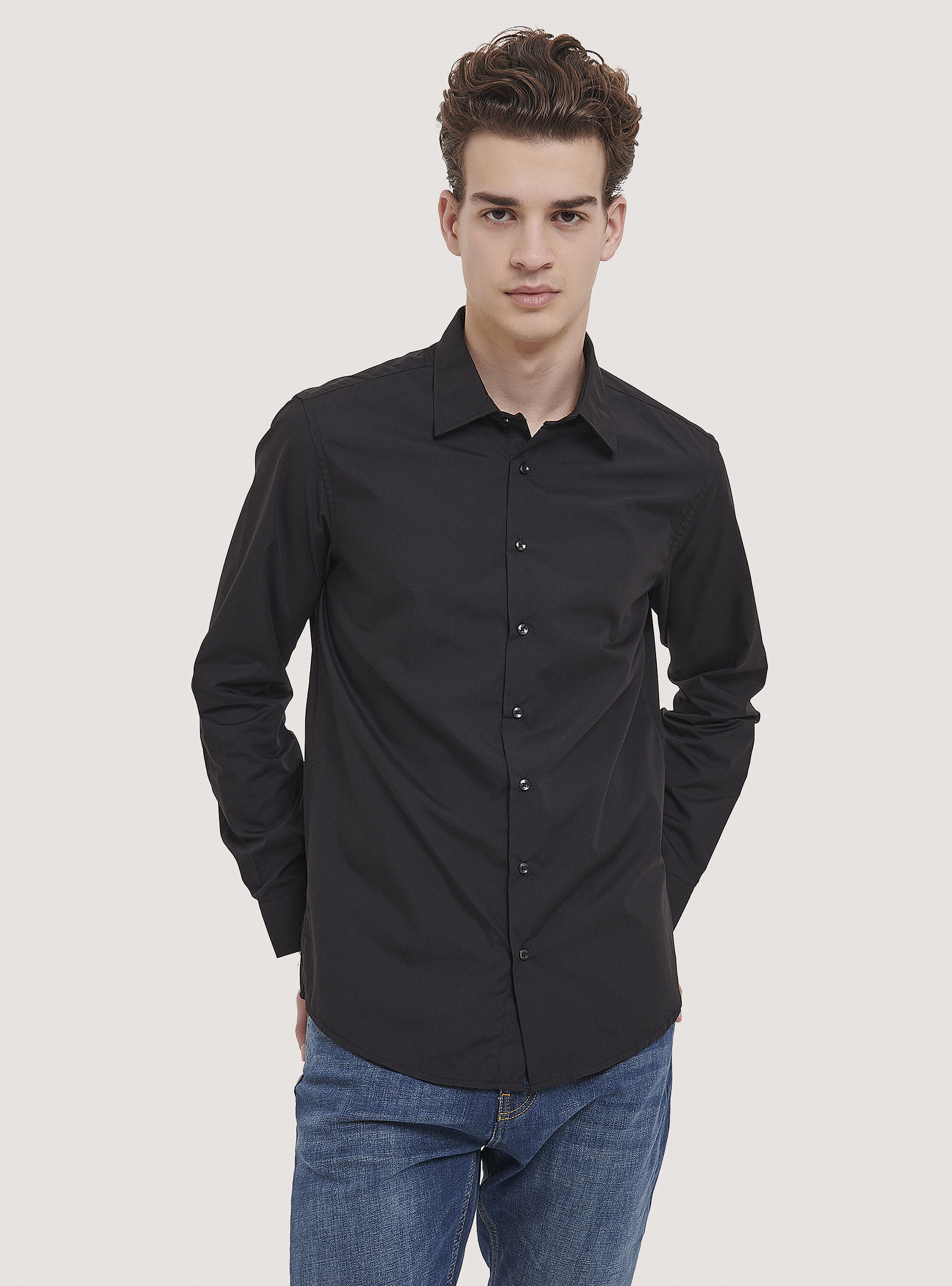 Camicia a manica lunga in tinta unita
