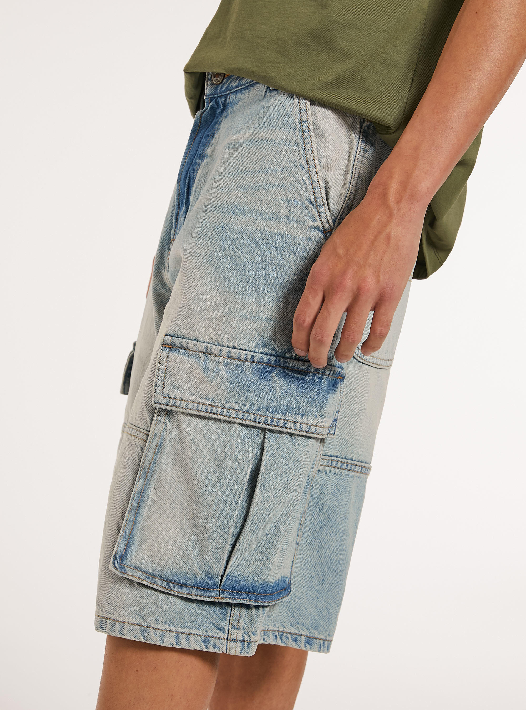 Denim cargo bermuda shorts | Alcott | Men's Shorts
