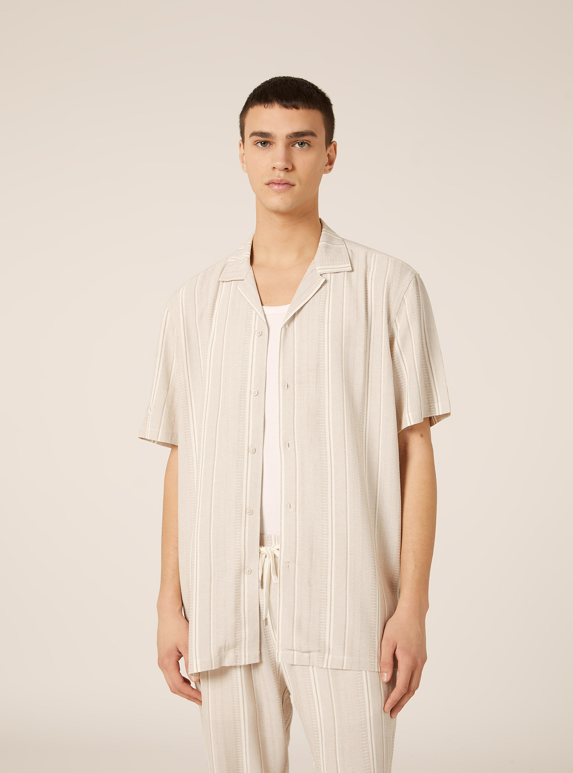 Camicia collo bowling testurizzata con taschino