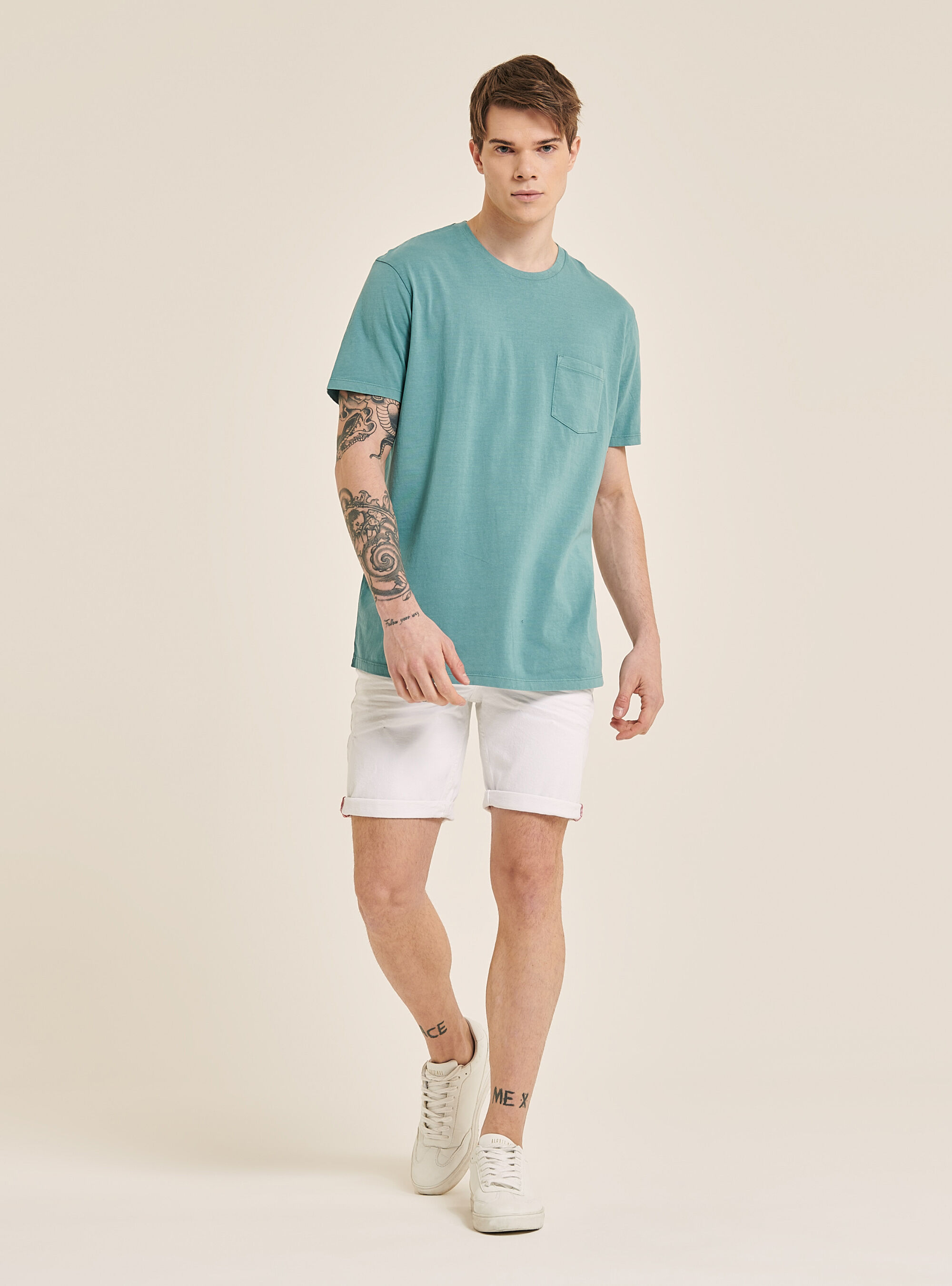 Maglietta girocollo con taschino in cotone, C6595 GREEN.