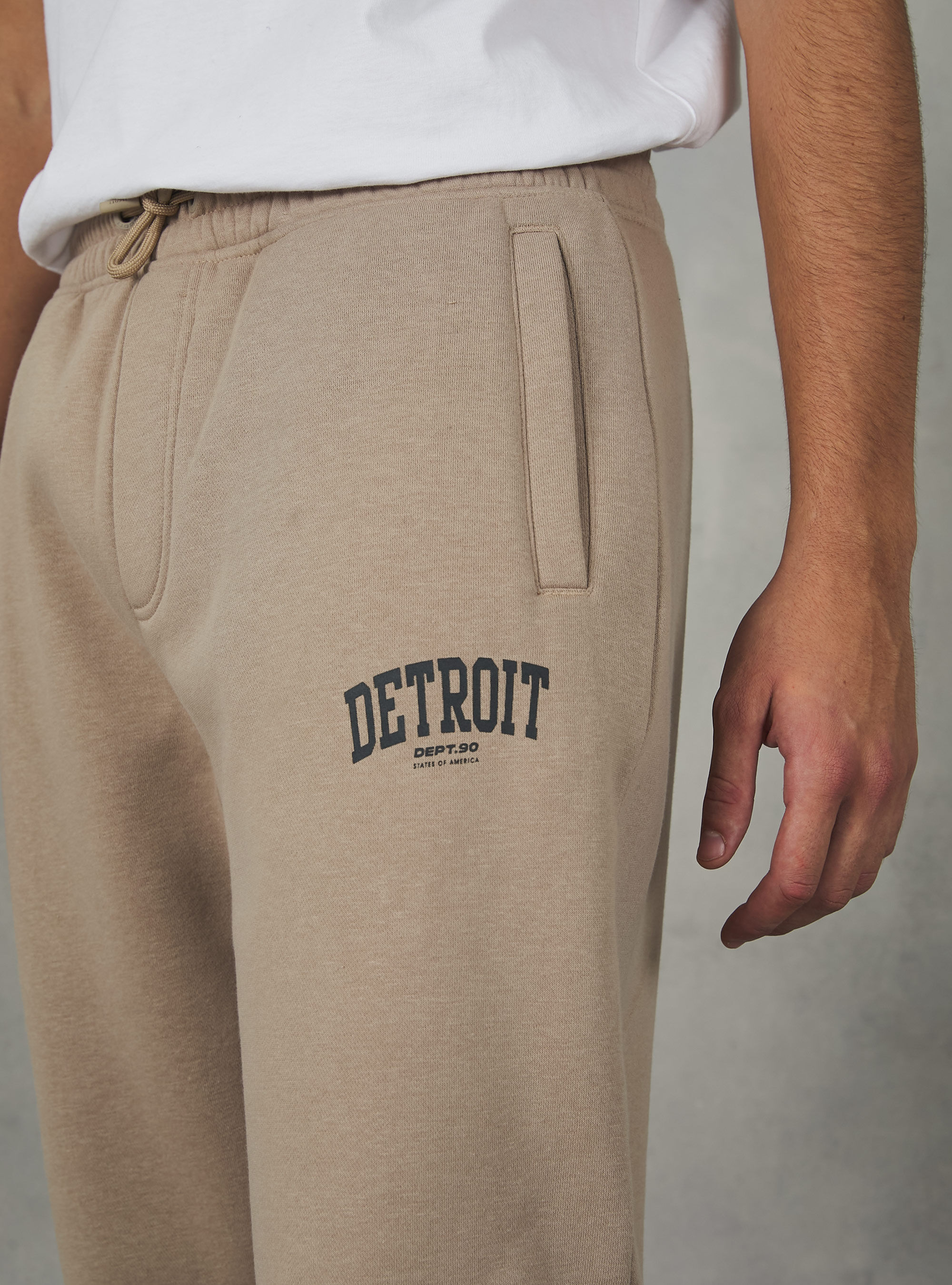 Jogger con estampado universitario, BG1 BEIGE DARK