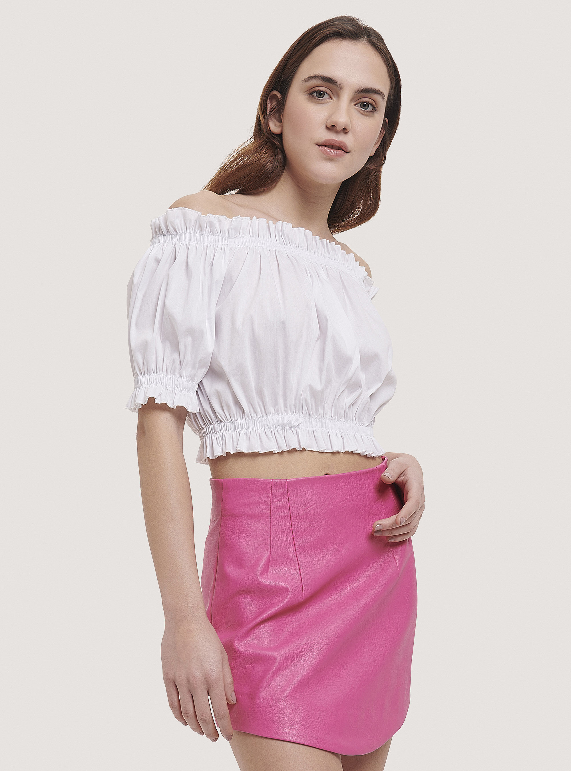 Blusa fruncida con escote bardot, BLANCO