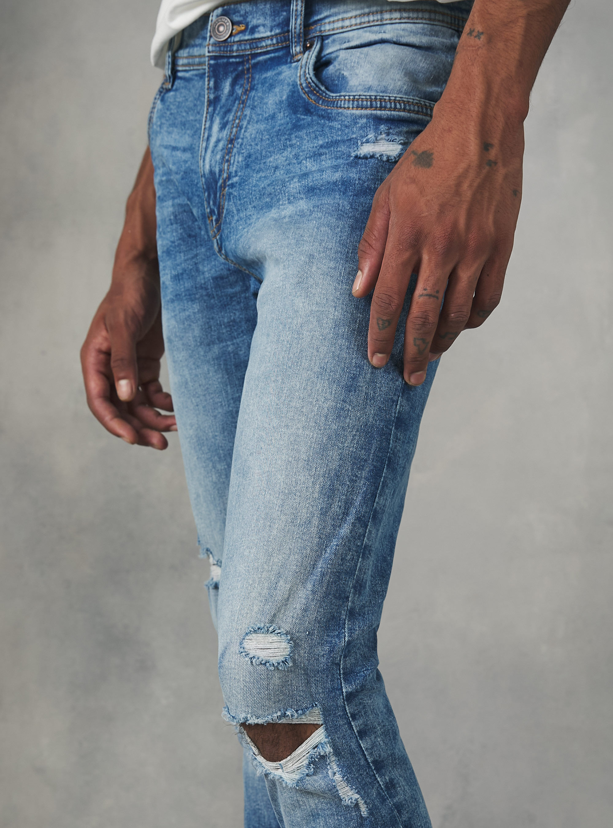 Super skinny jeans with breaks in stretch denim, D005 LIGHT BLUE