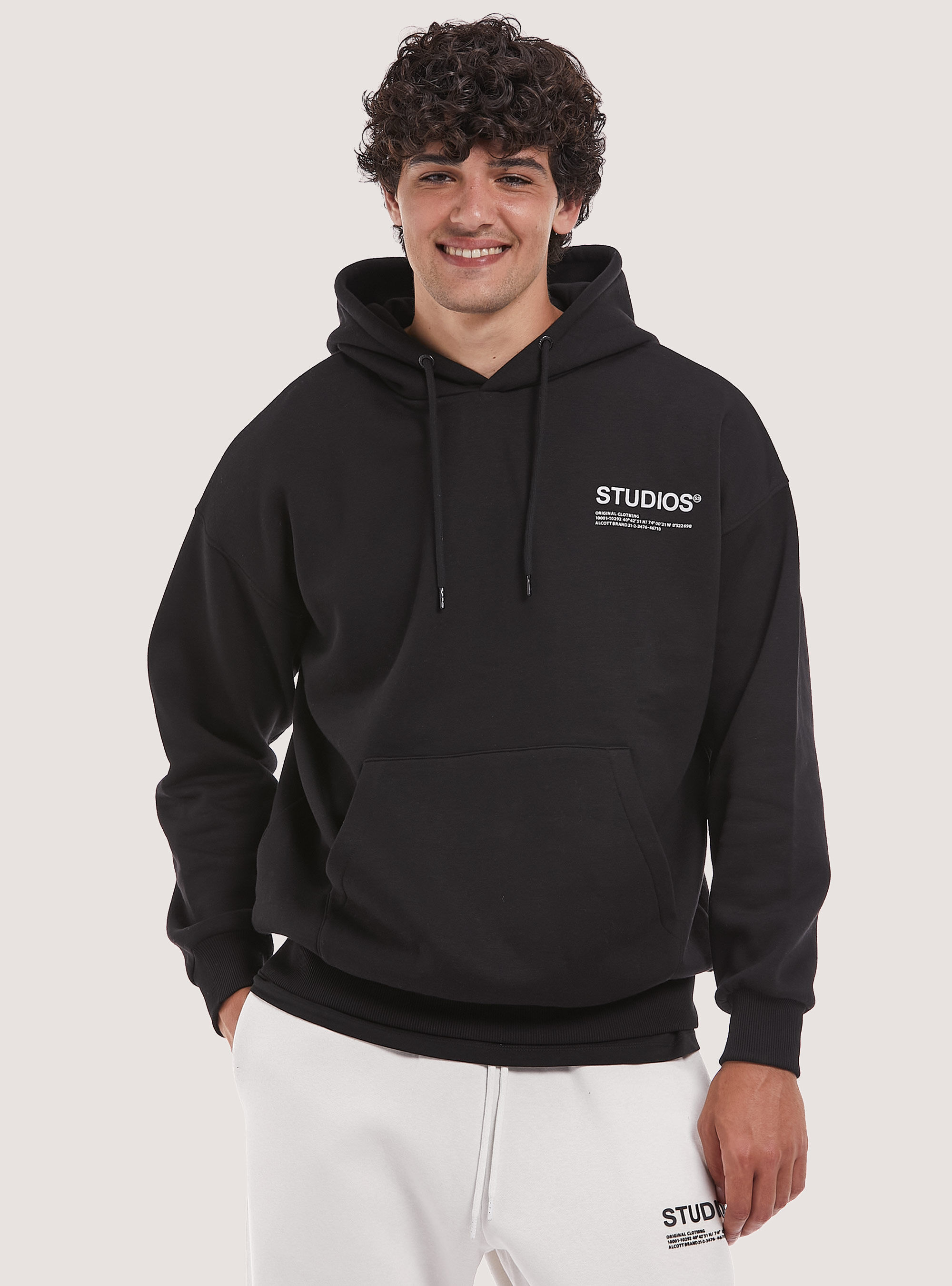 Sudadera con capucha estampada de Studios, BK1 BLACK