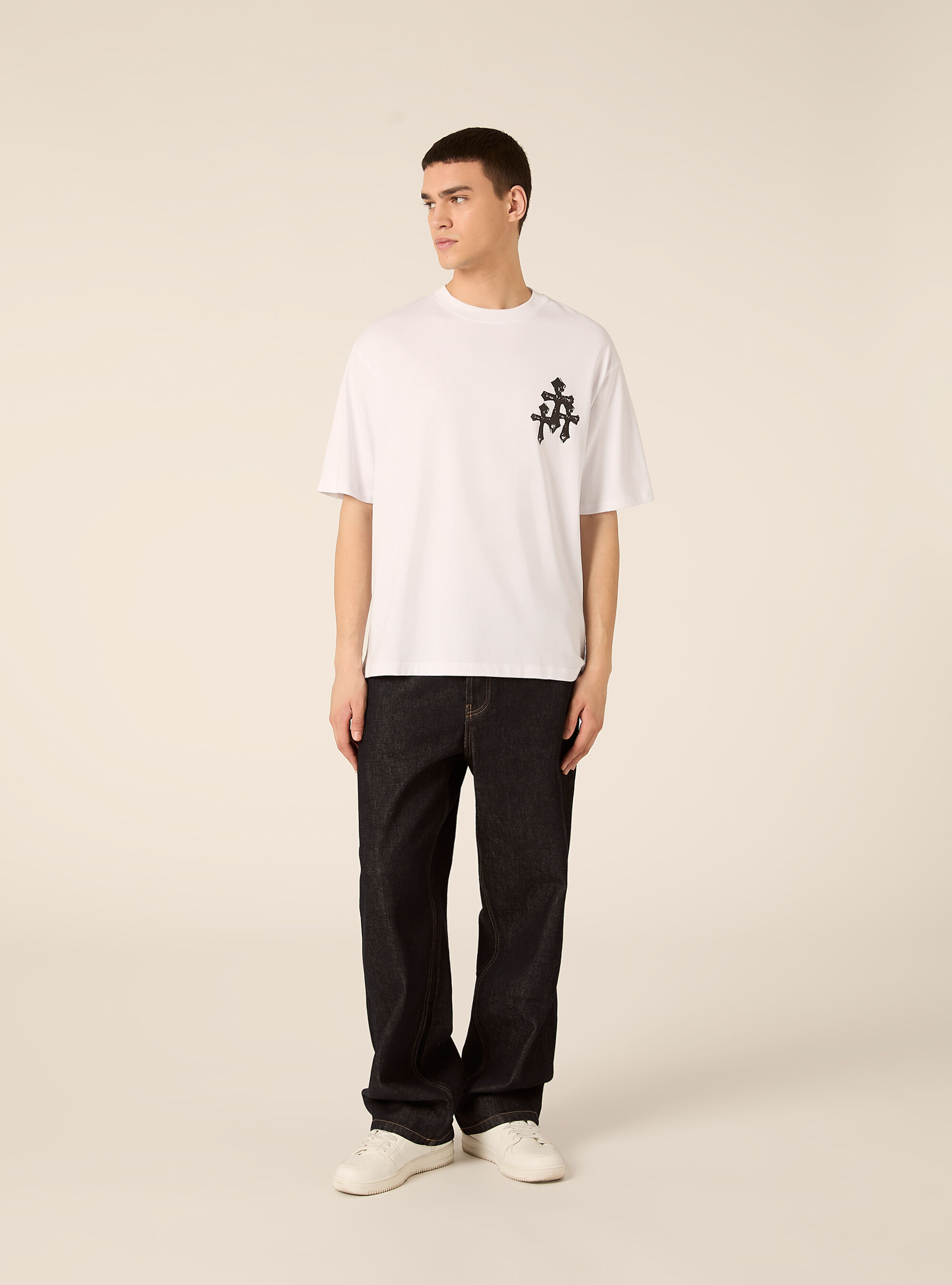 T-shirt con stampa croce