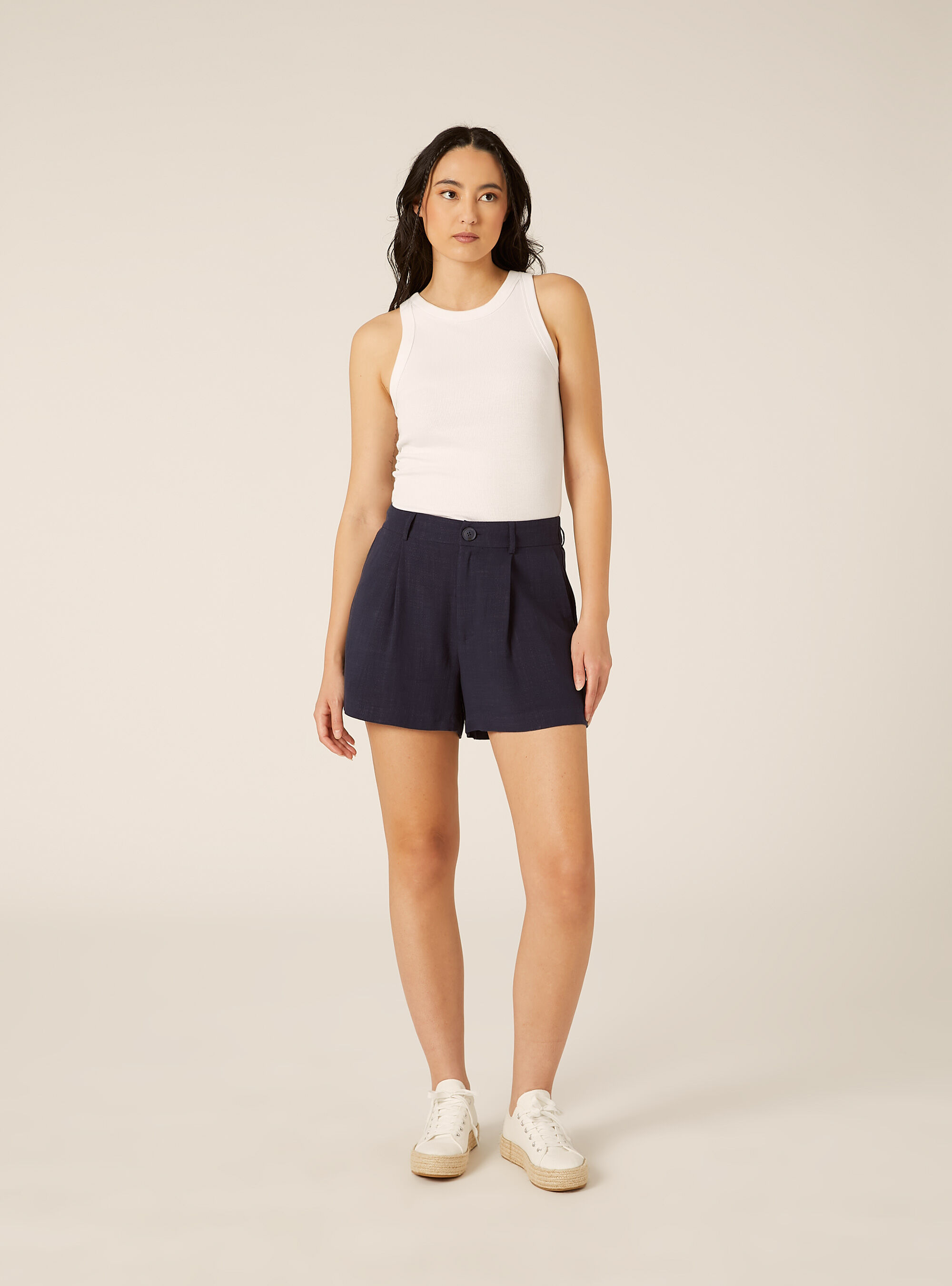 Shorts morbidi in misto lino