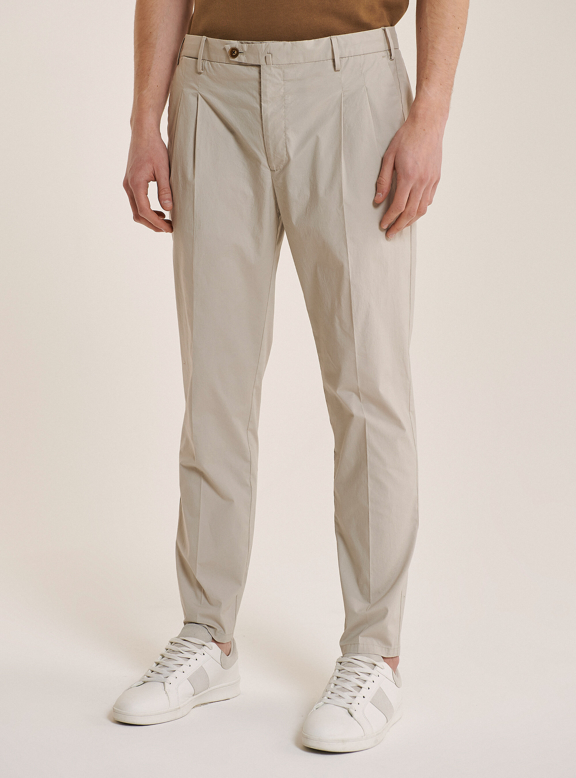 Pantalone in popeline con doppia pinces