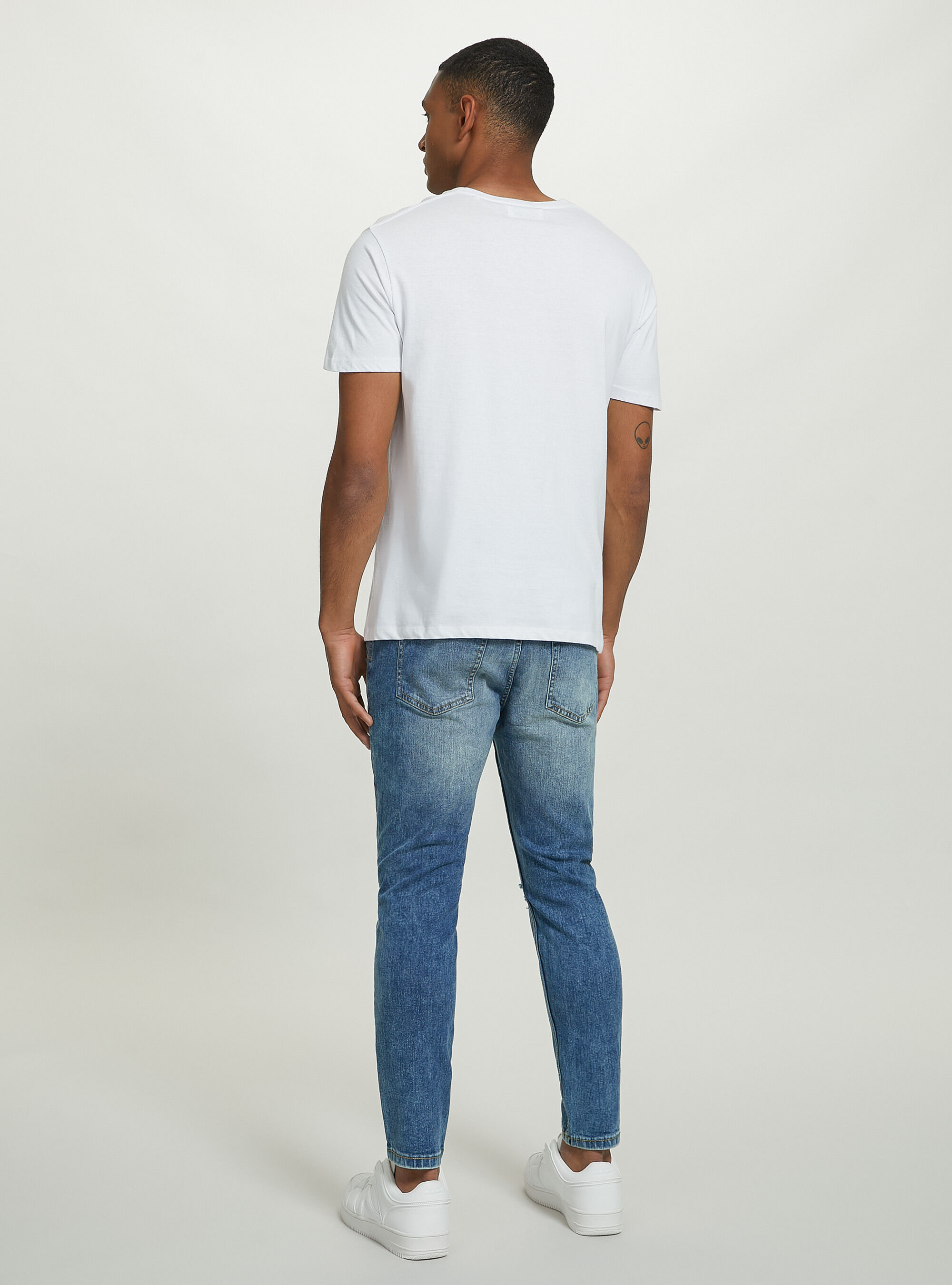 Stretch denim carrot fit jeans with rips, D004 MEDIUM LIGHT BLUE