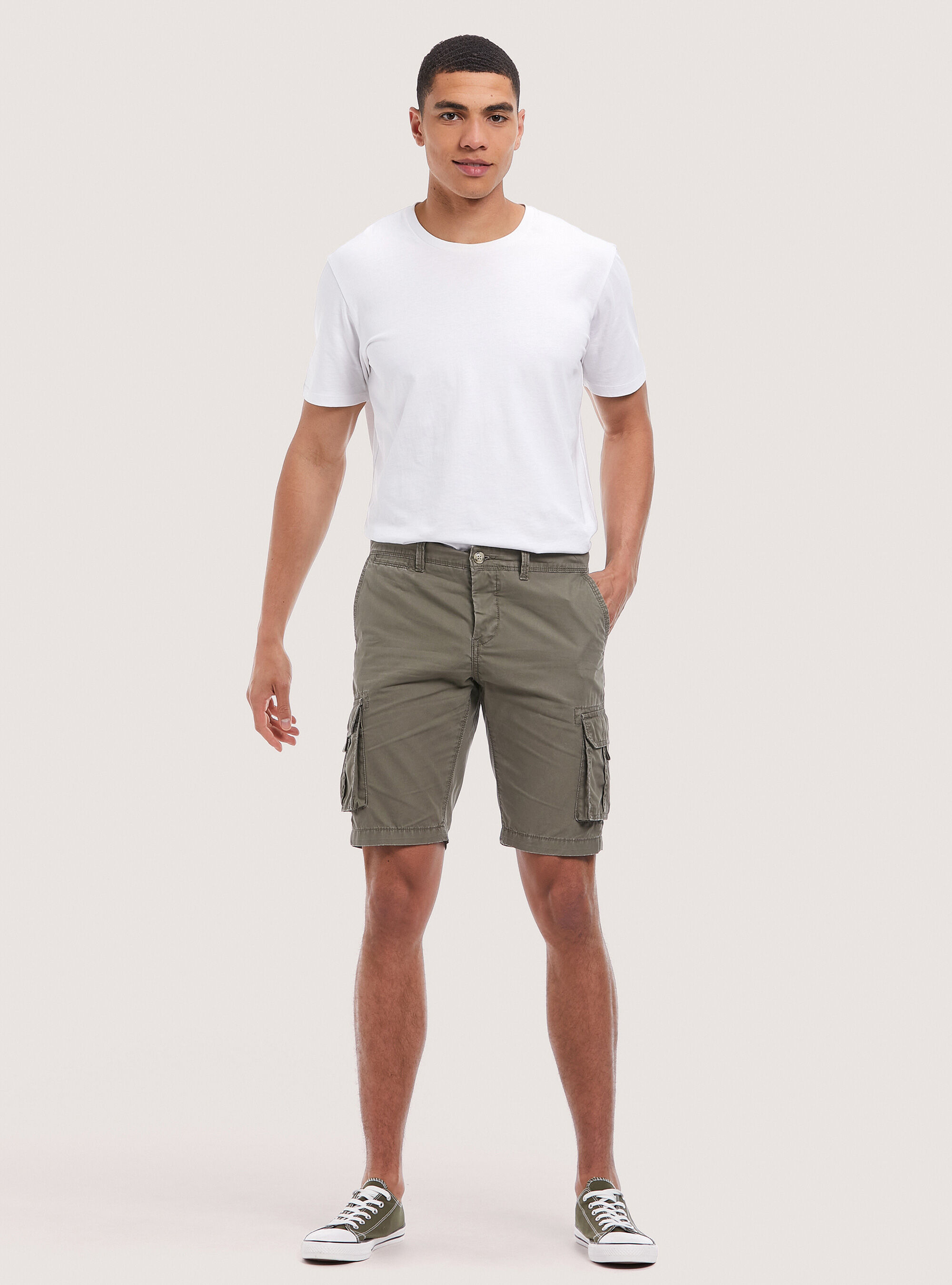 Bermuda in cotone con tasconi, C0597 KHAKY