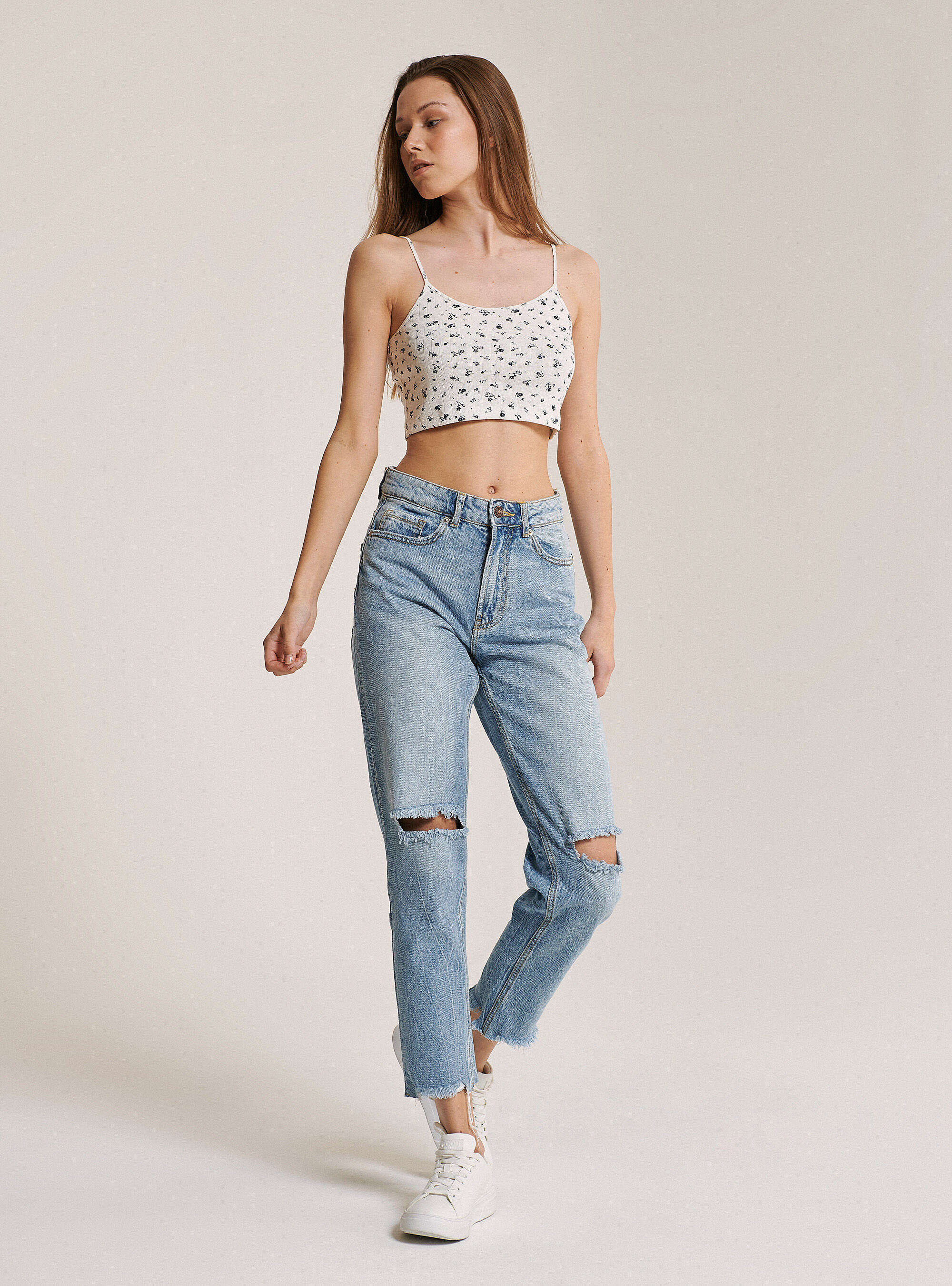 Jean court coupe droite avec d&eacute;chirures, C272 BLUE