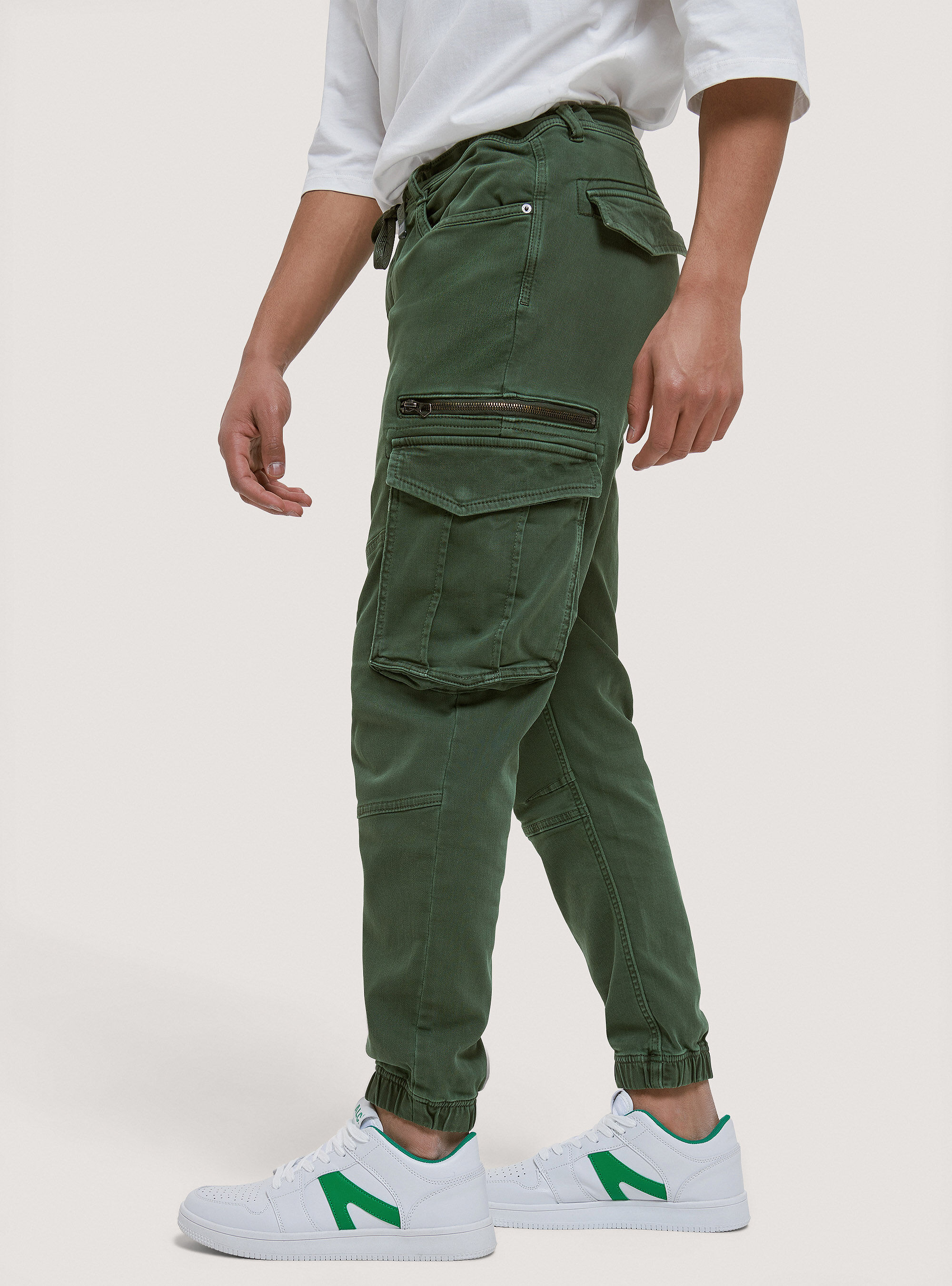 Pantalon cargo avec hot sale poche et cordon