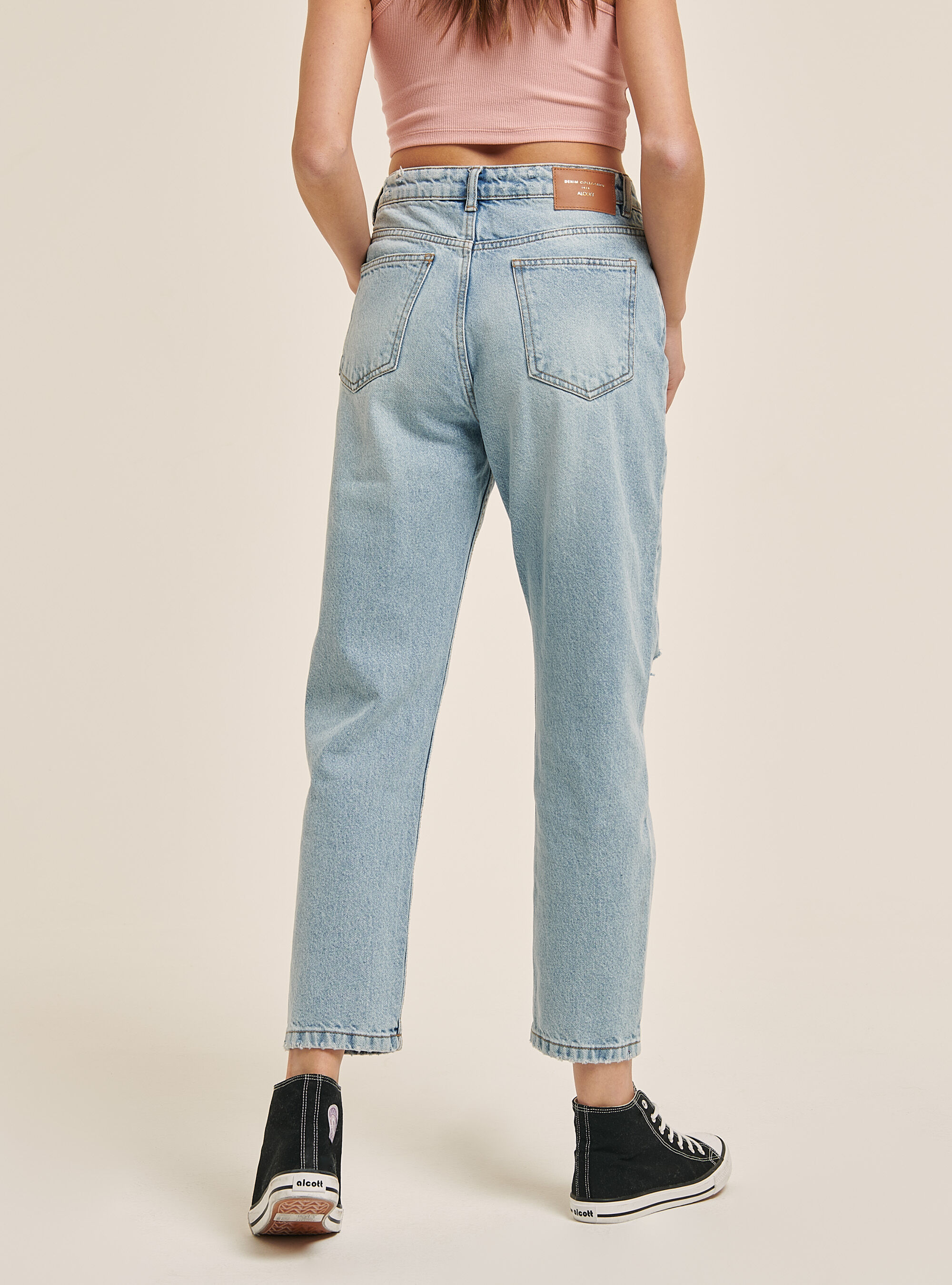 Jeans mom fit in cotone con strappi | Alcott | Jeans Uomo