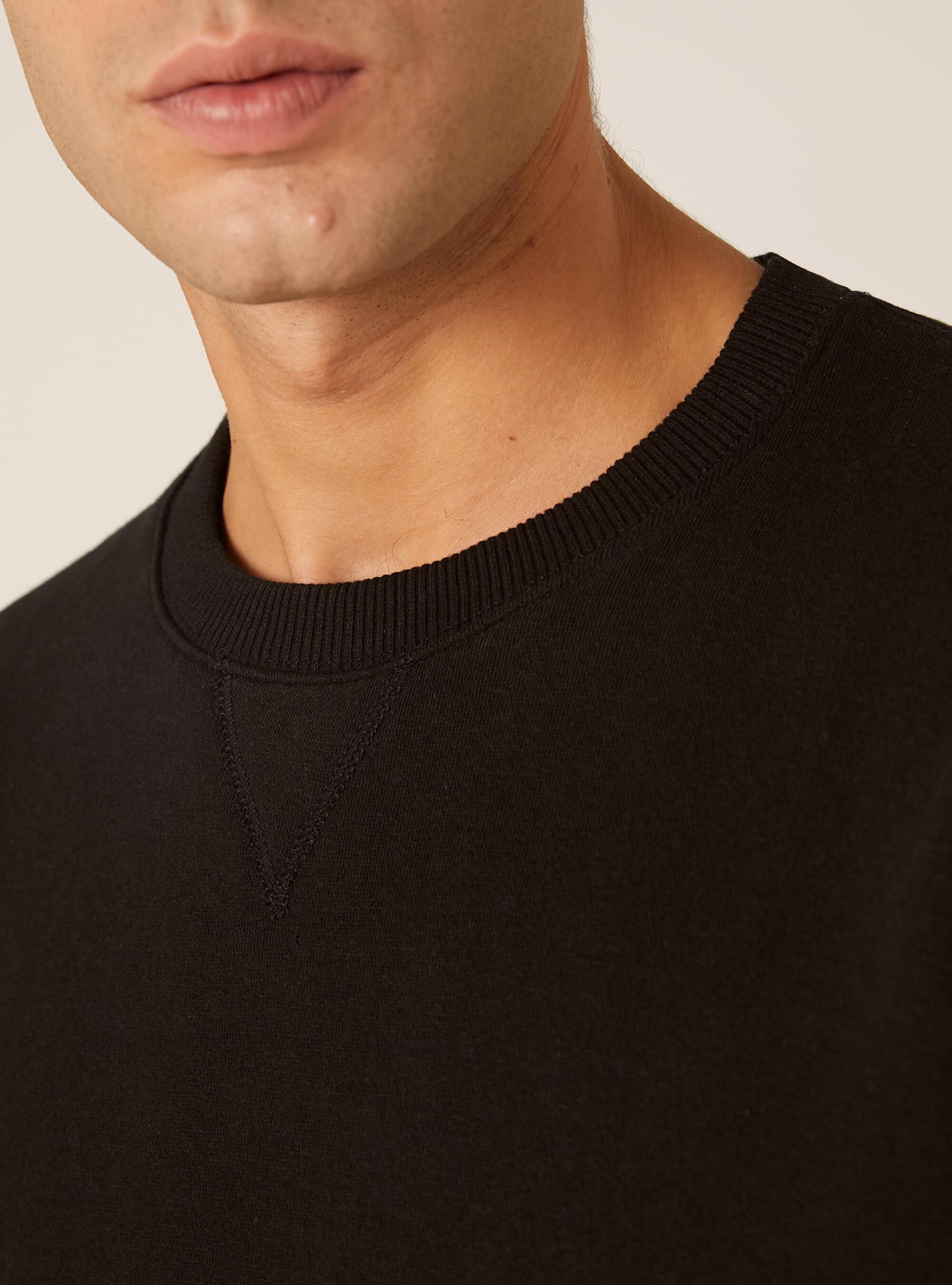 Einfarbiges Sweatshirt mit Rundhalsausschnitt, BK1 BLACK