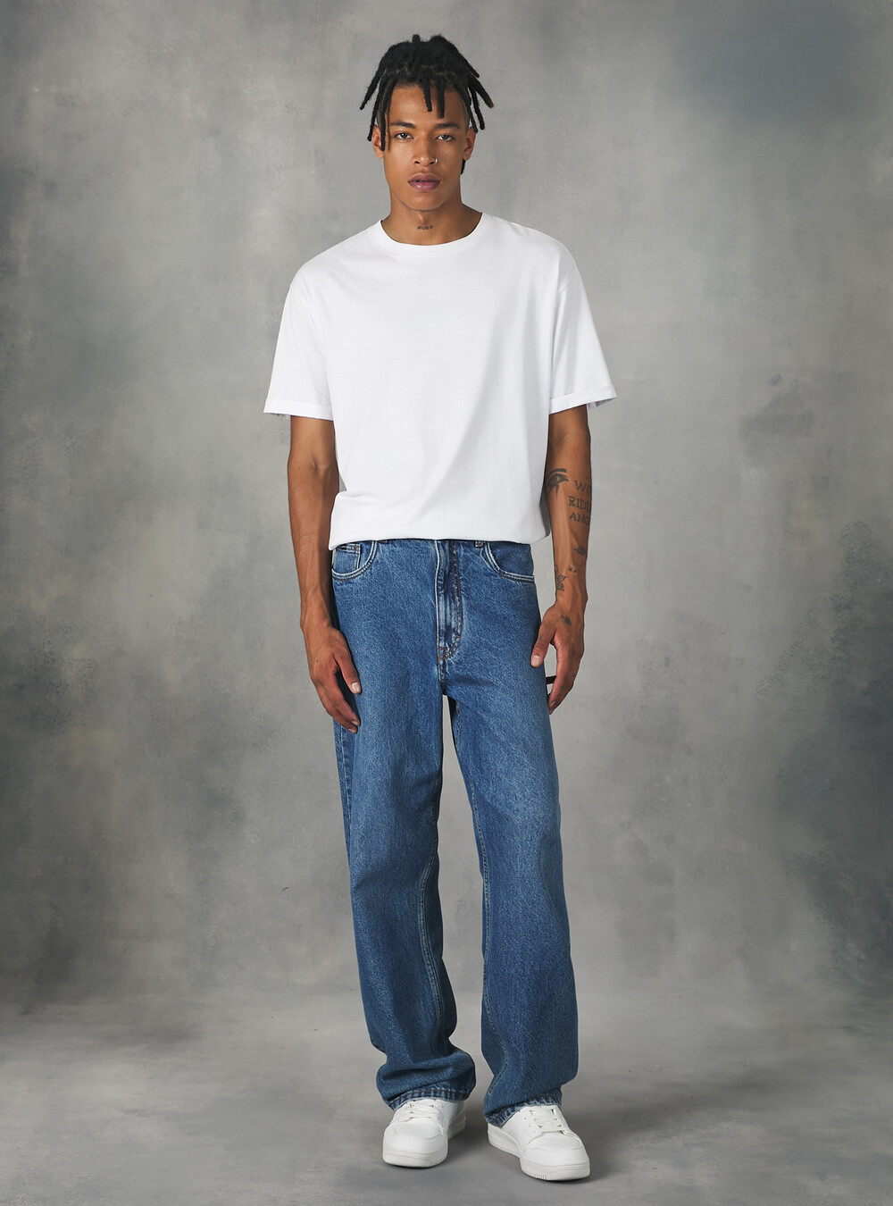 Loose-fit jeans, Alcott