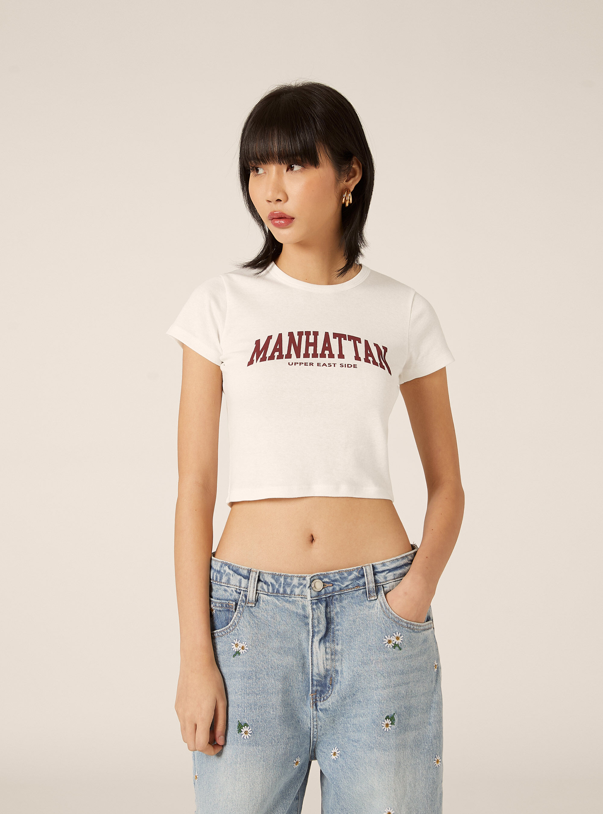 Kurz&auml;rmeliges Crop-T-Shirt mit College-Grafik-Print, WH1 OFF WHITE