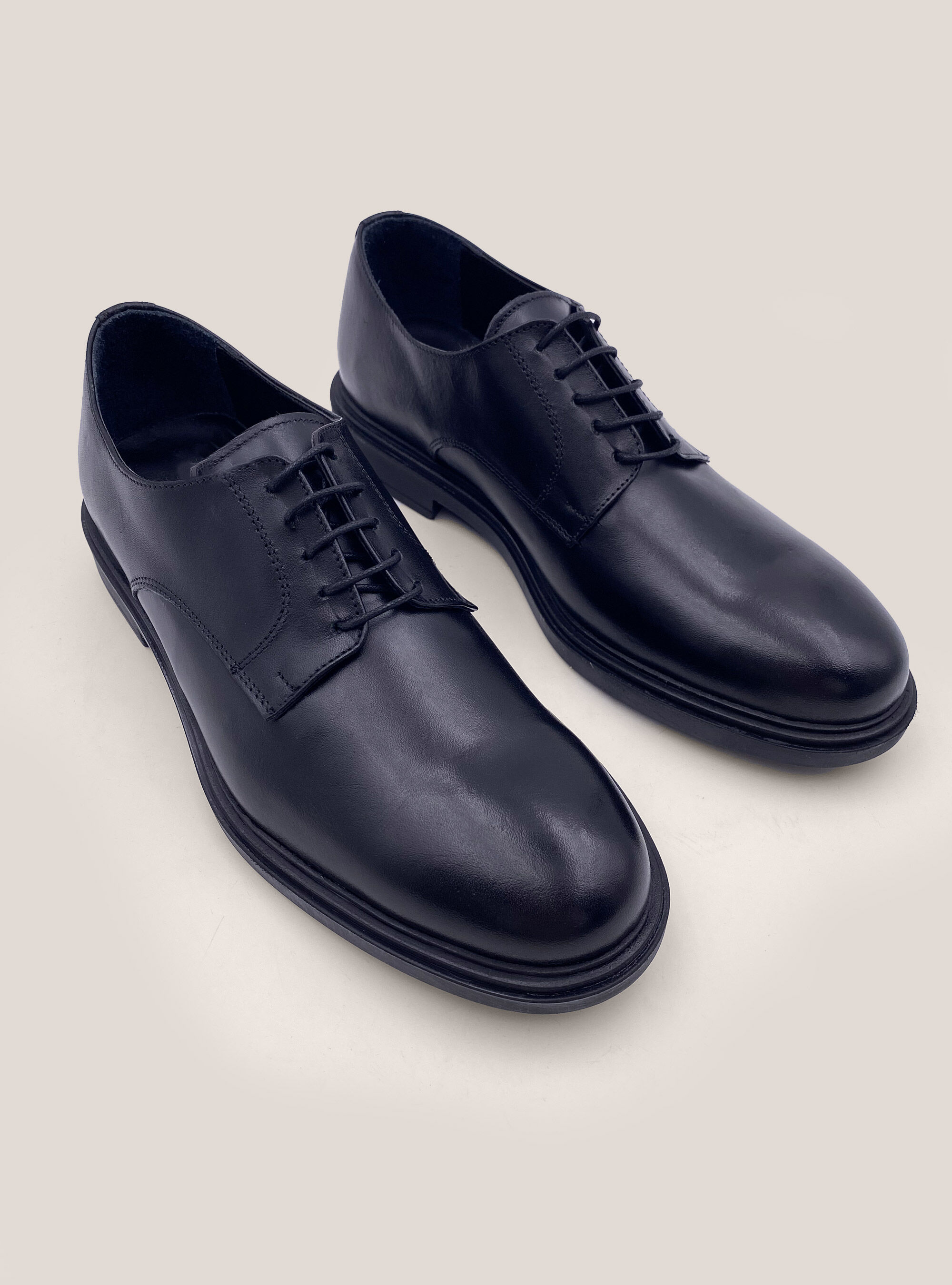 Scarpa stringata in vera pelle