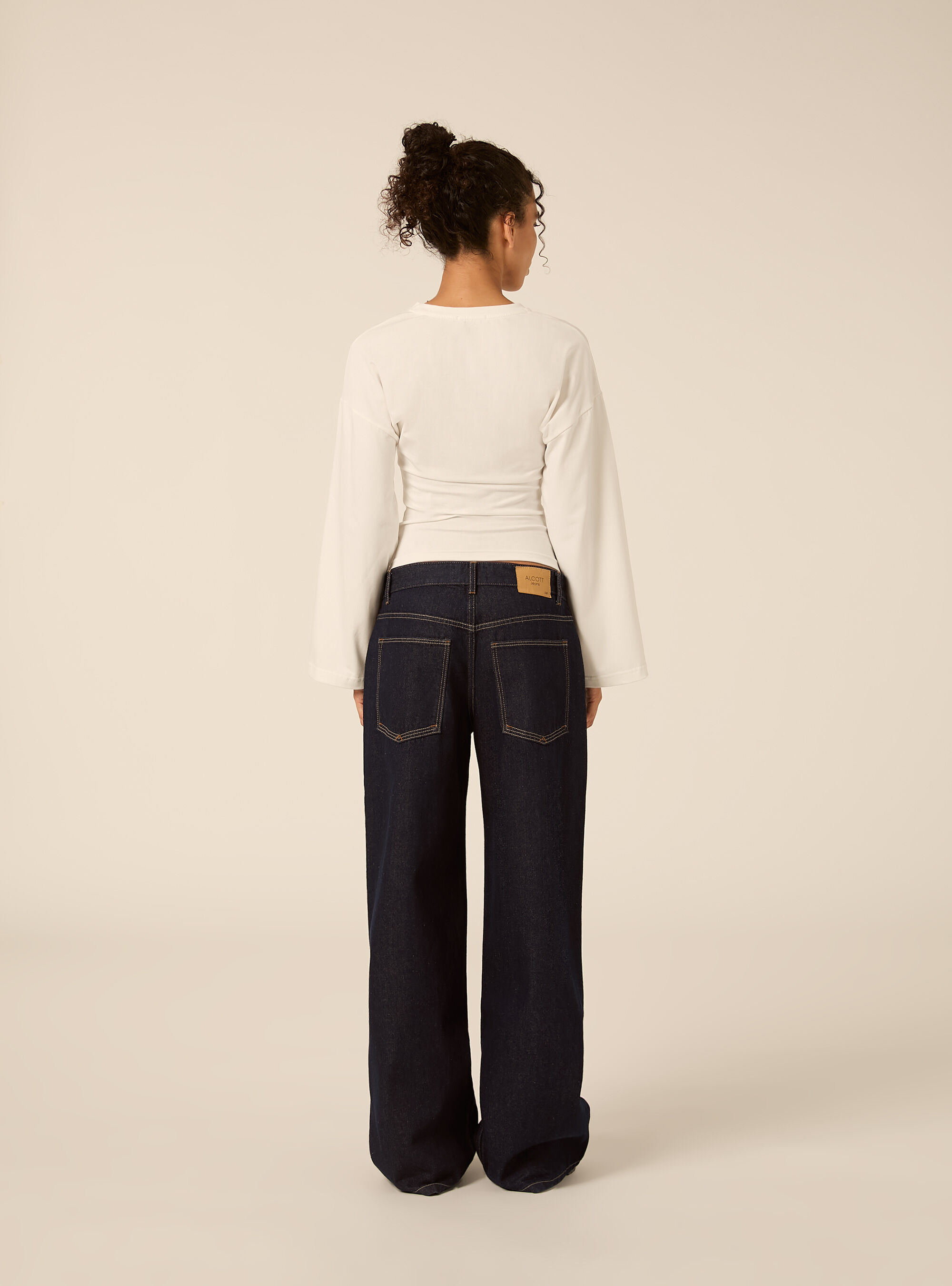 Flare sleeve top with side ruched detailing, WH1 OFF WHITE